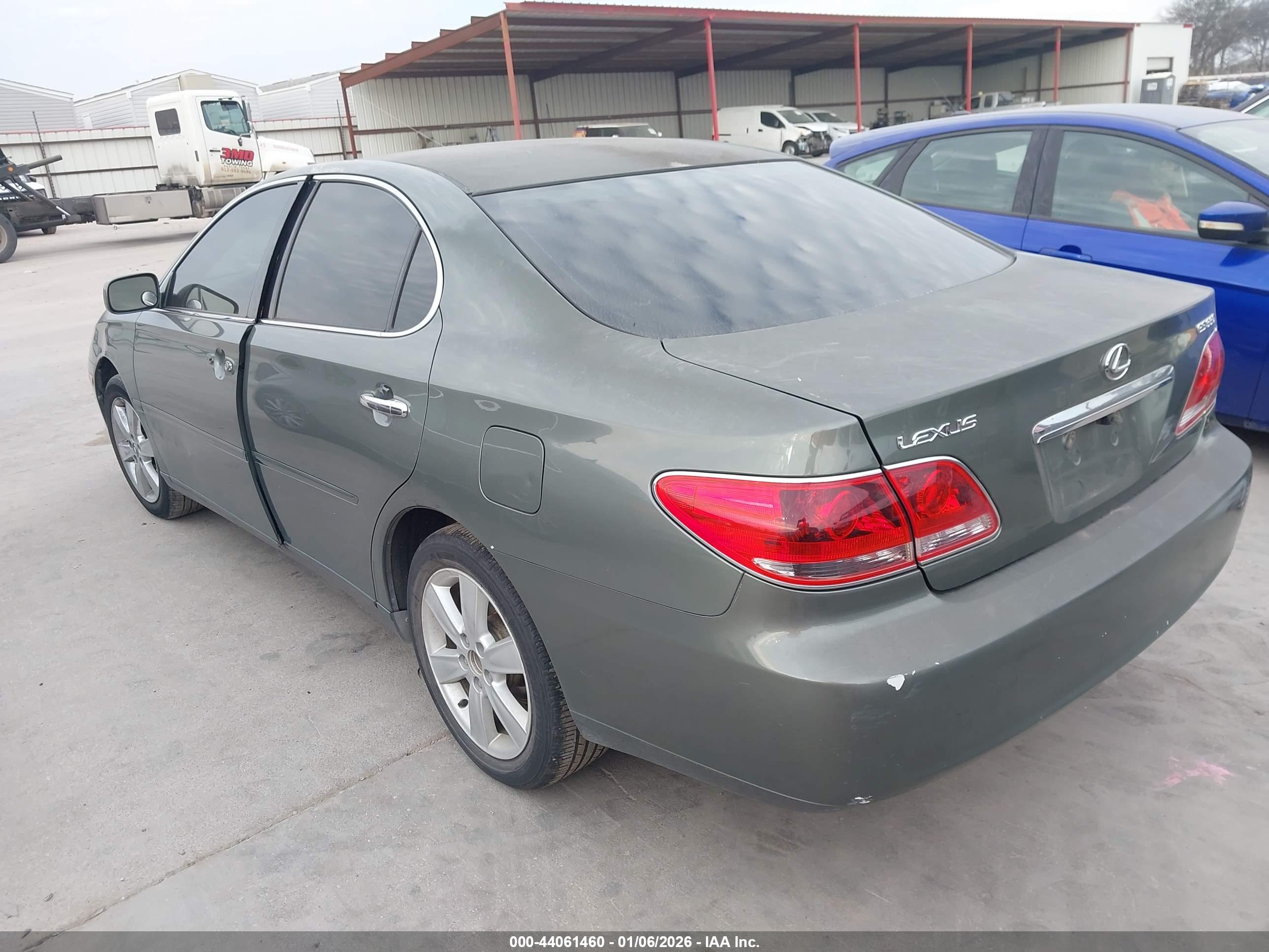 LEXUS ES image 3