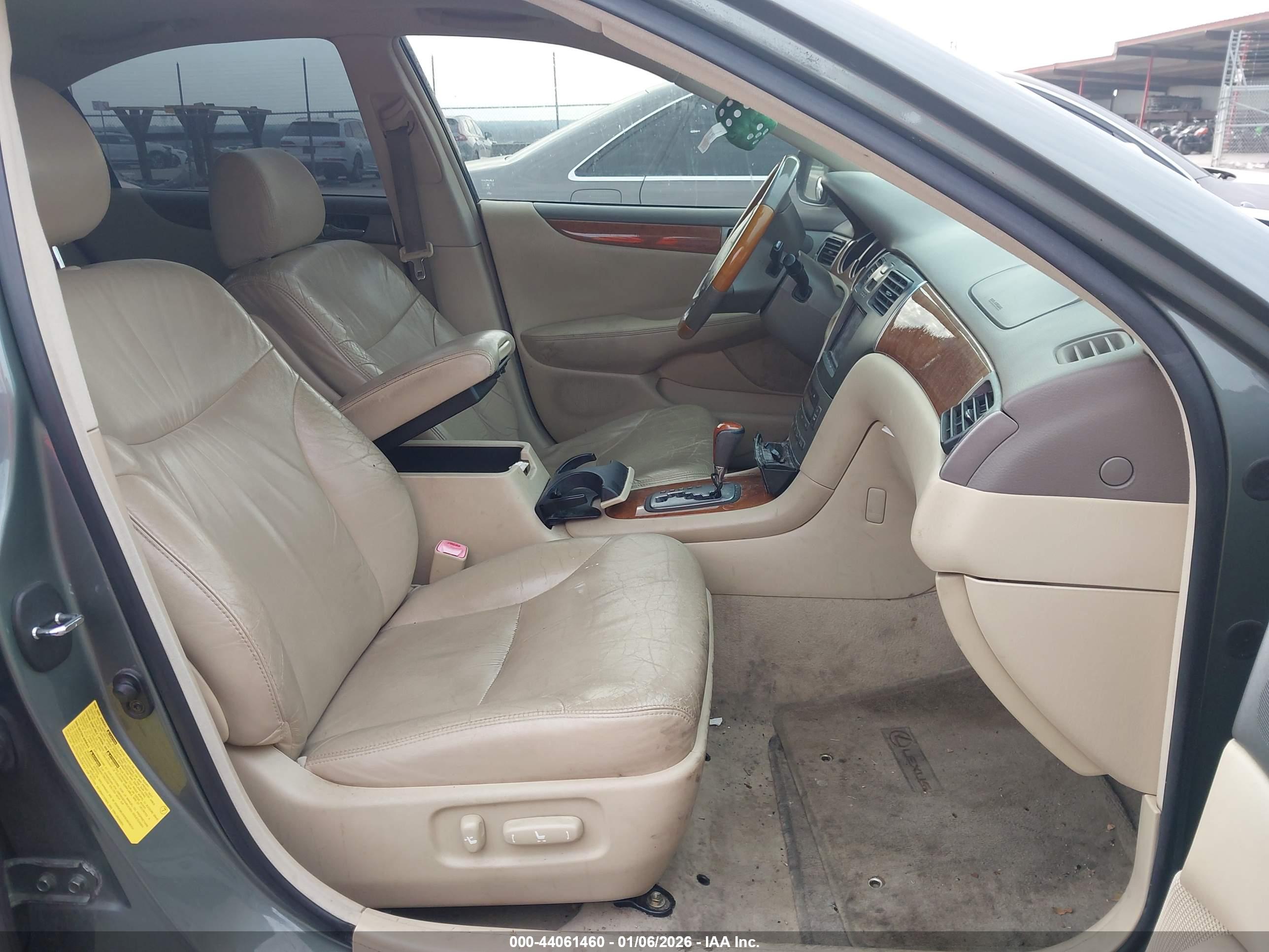 LEXUS ES image 5