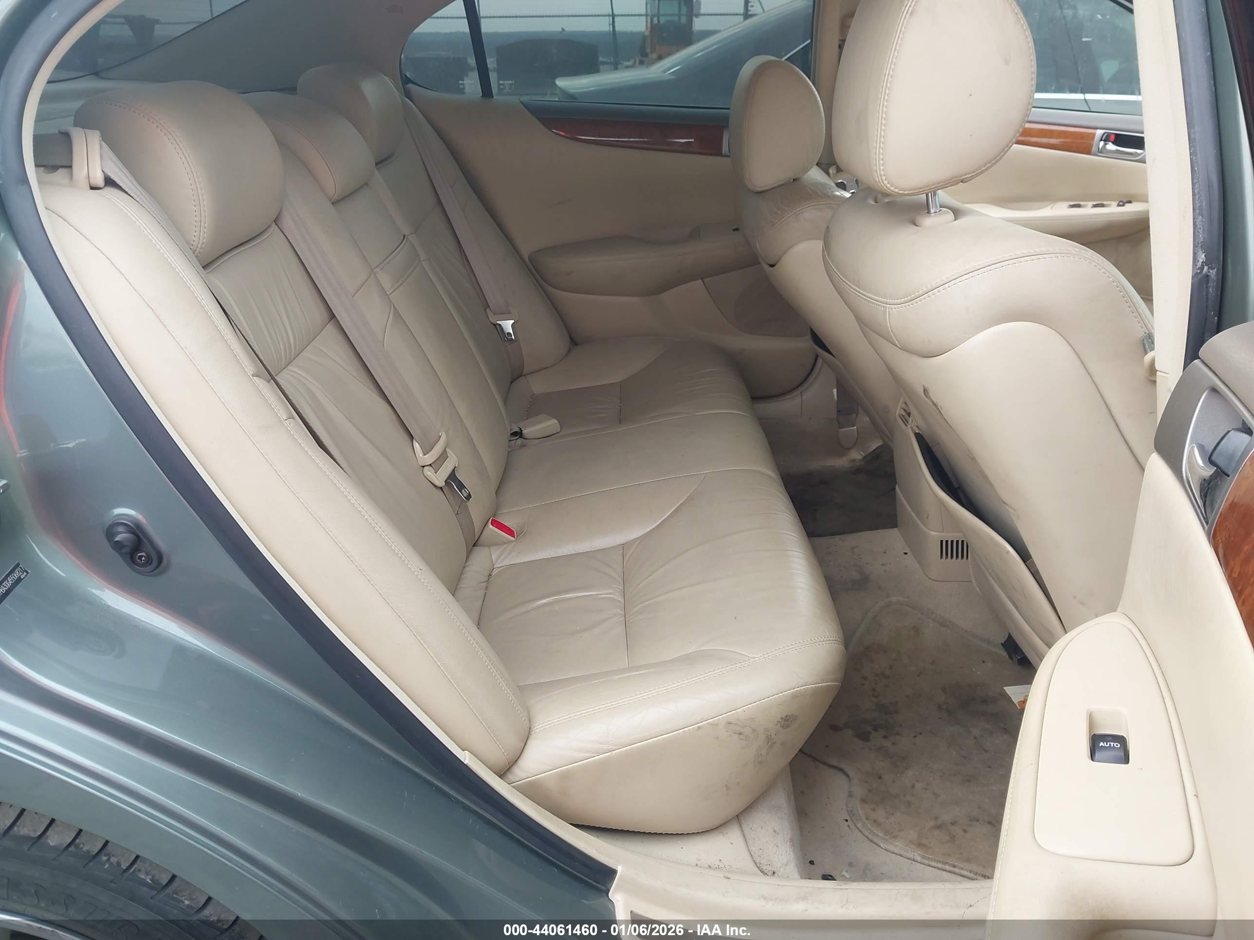 LEXUS ES image 8
