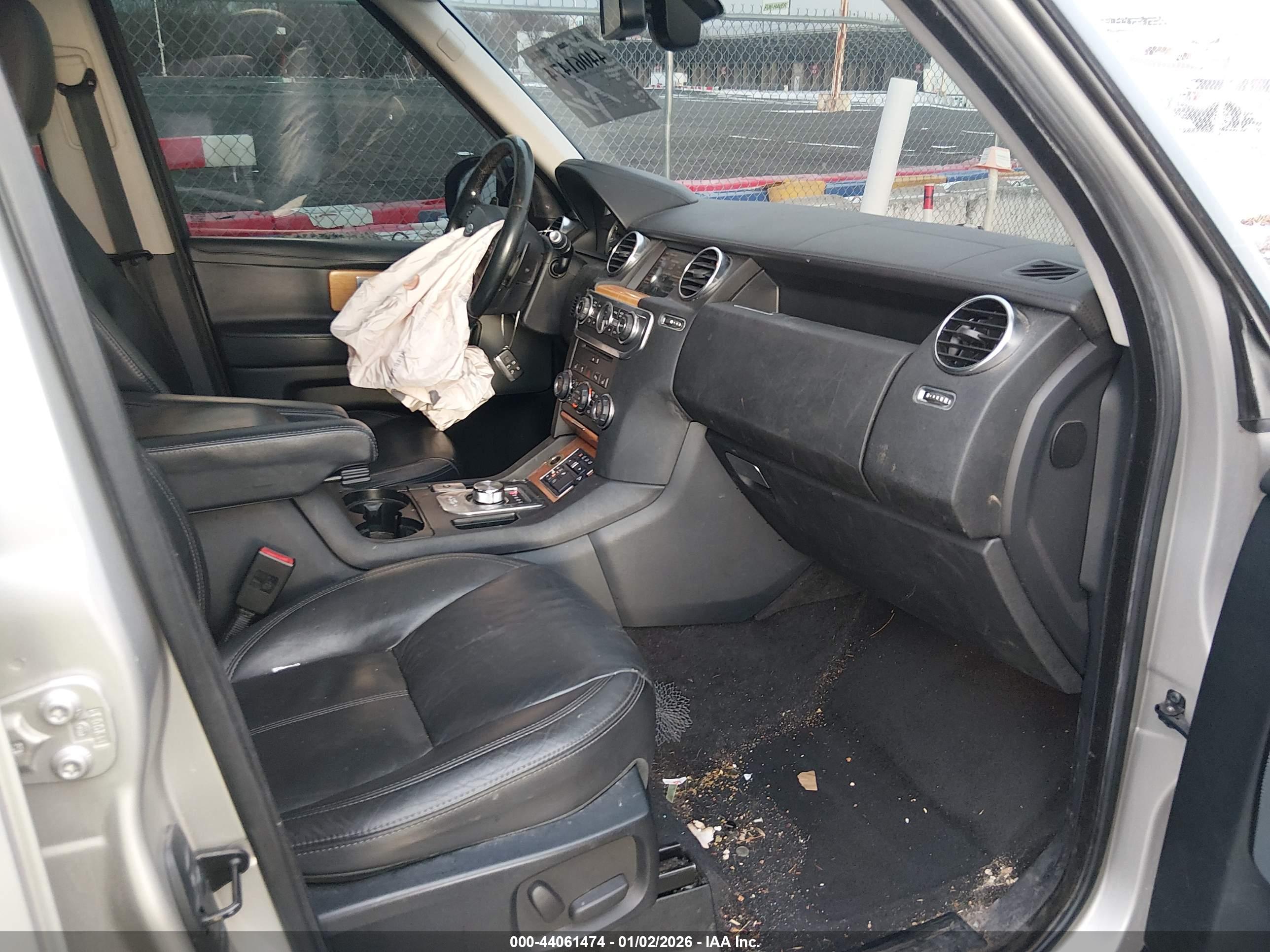 LAND ROVER image 5