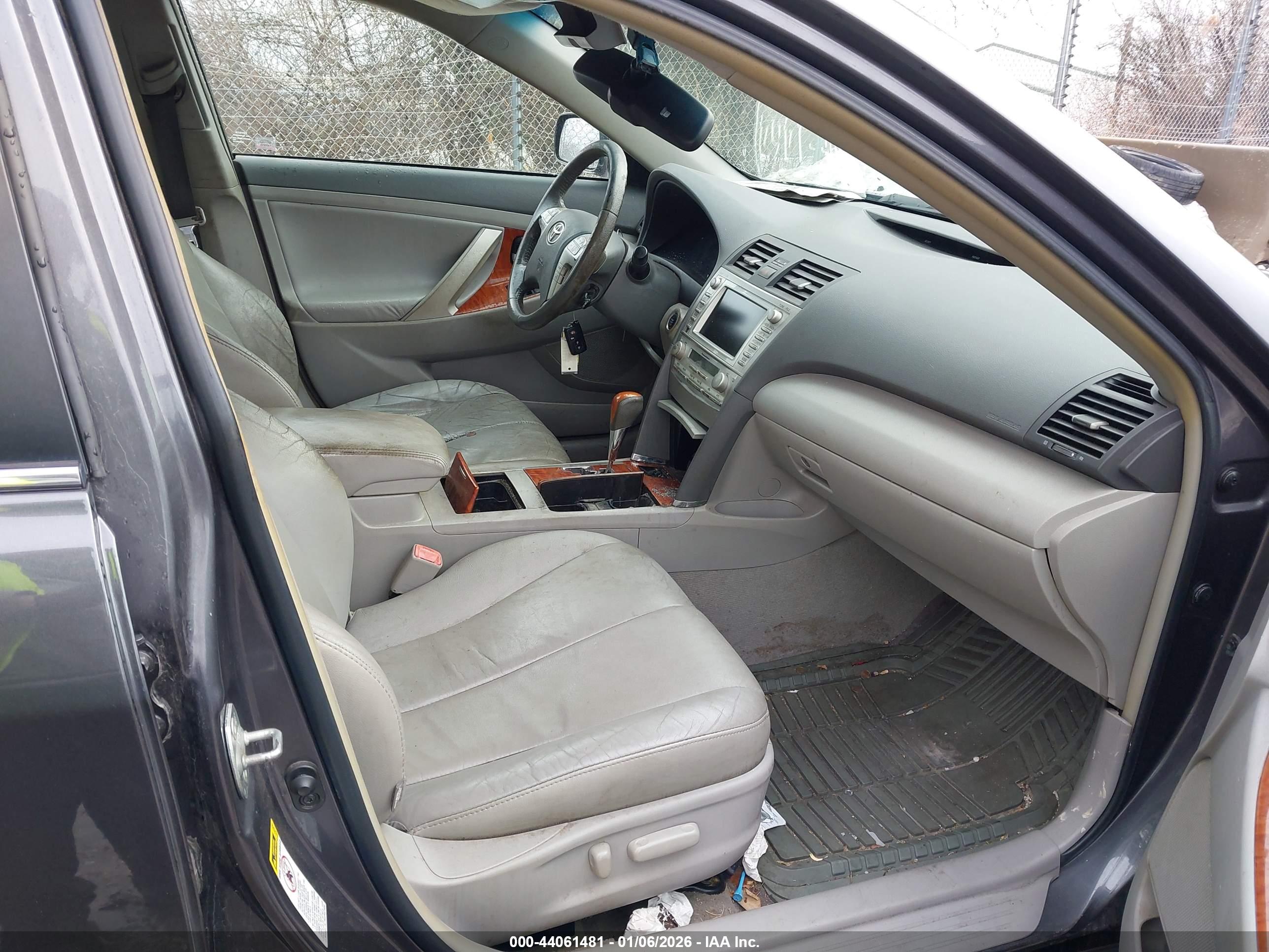 TOYOTA CAMRY image 5