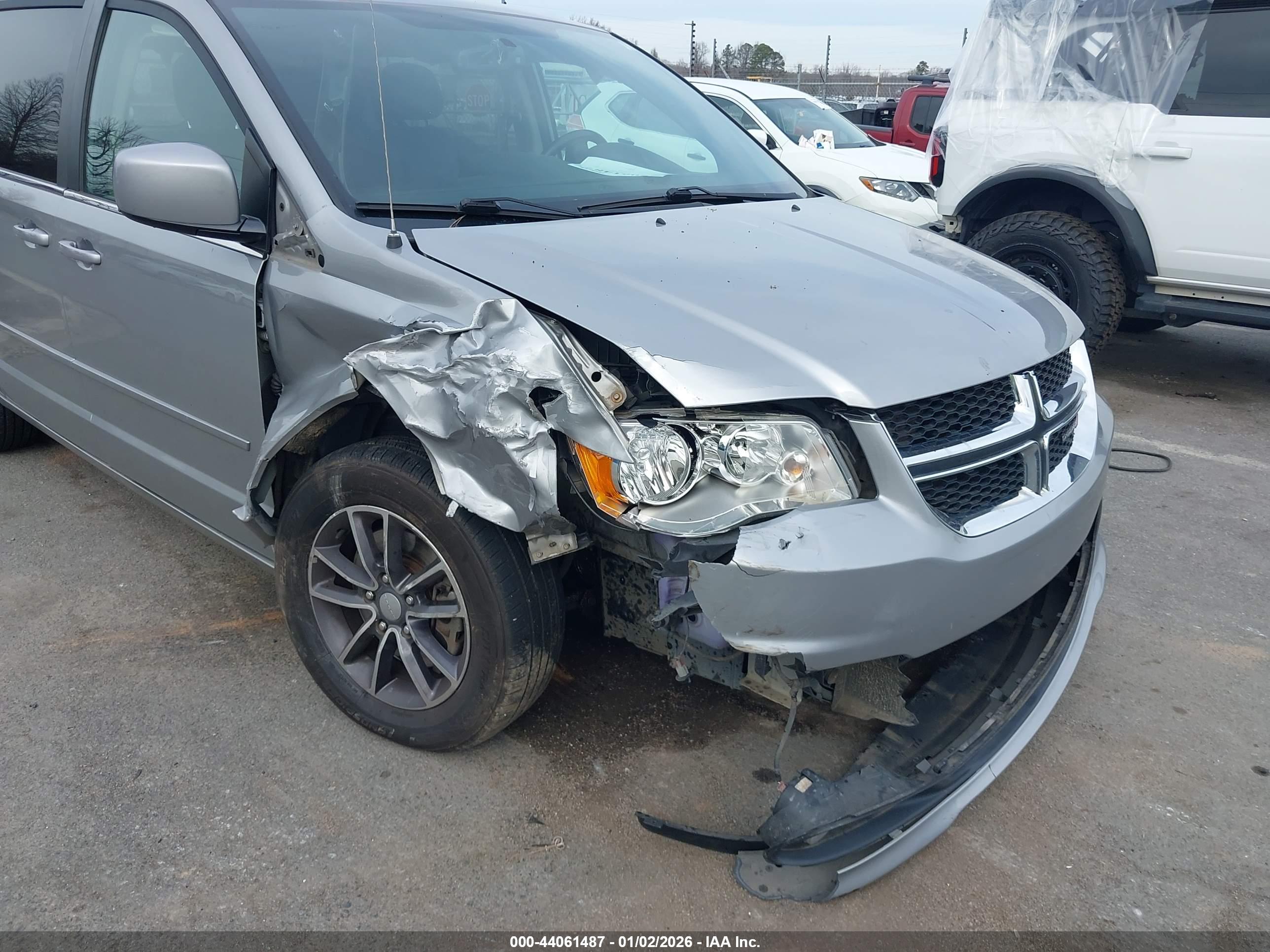 DODGE GRAND image 6