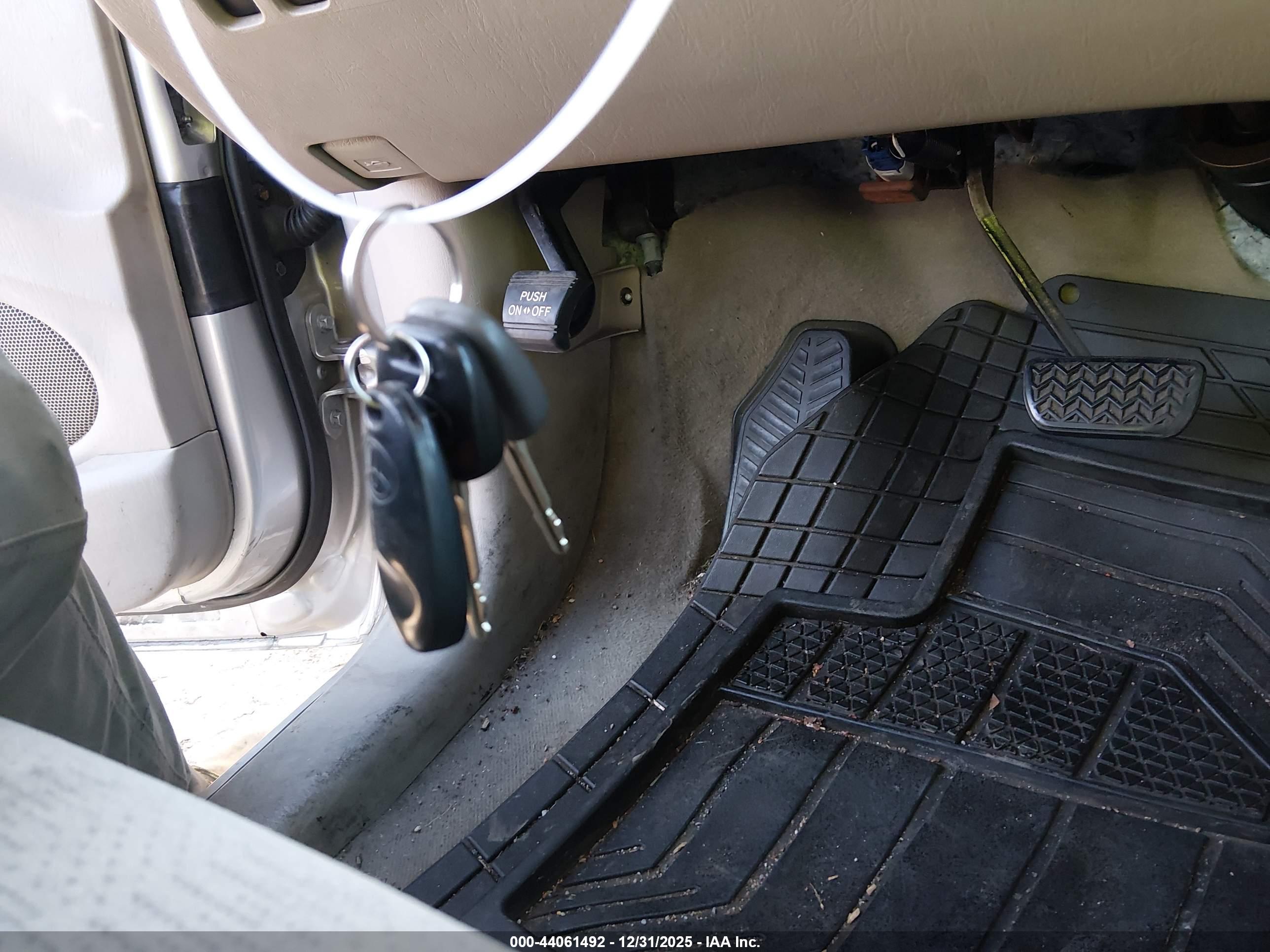 TOYOTA SIENNA image 11
