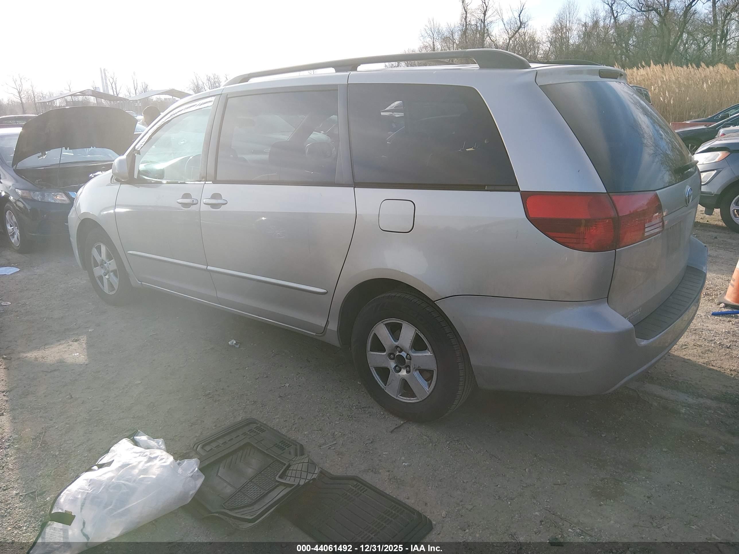 TOYOTA SIENNA image 3