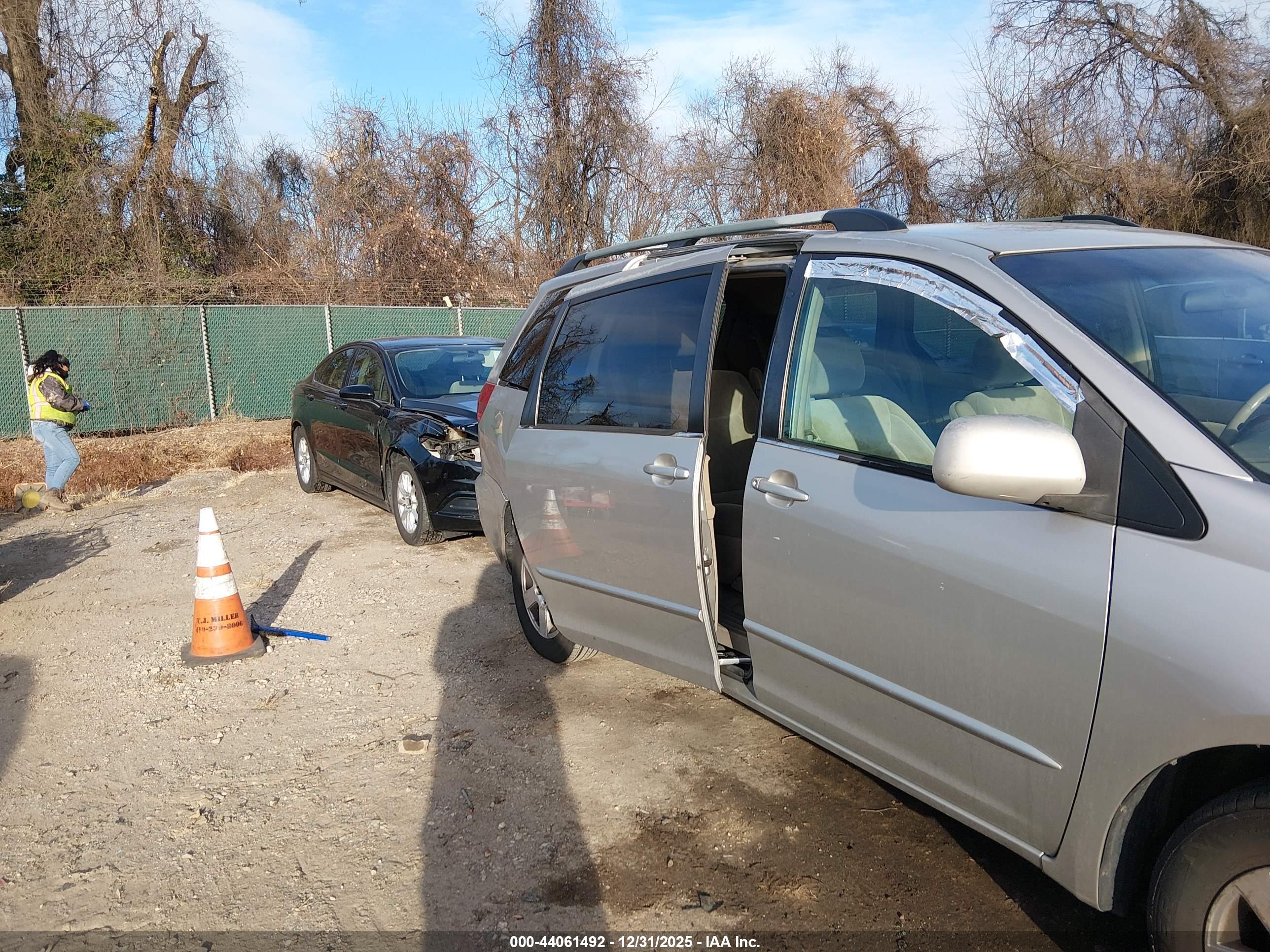 TOYOTA SIENNA image 6