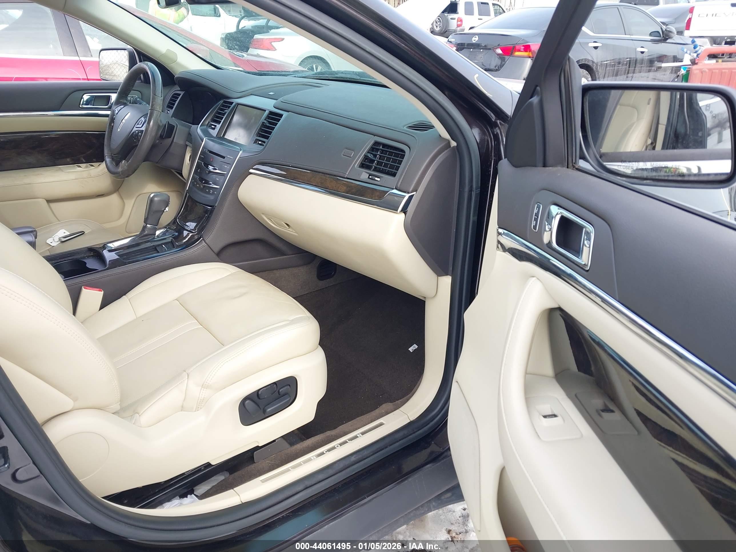 LINCOLN MKS image 5