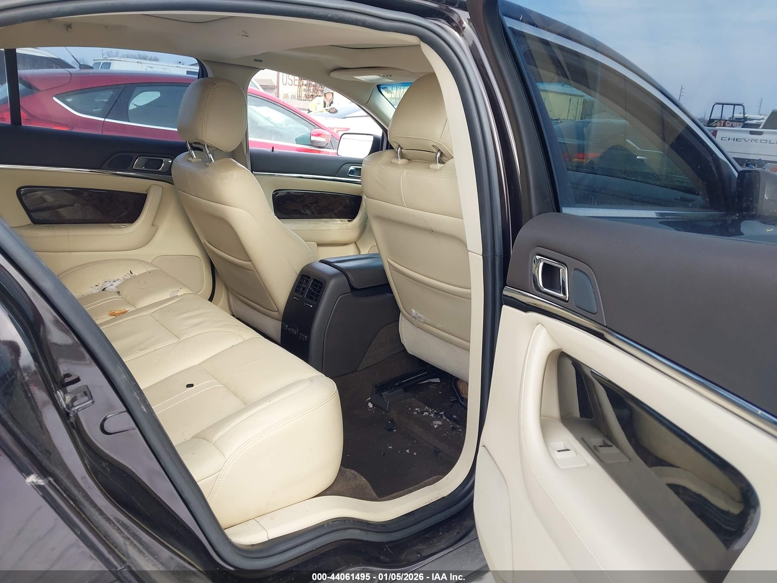 LINCOLN MKS image 8