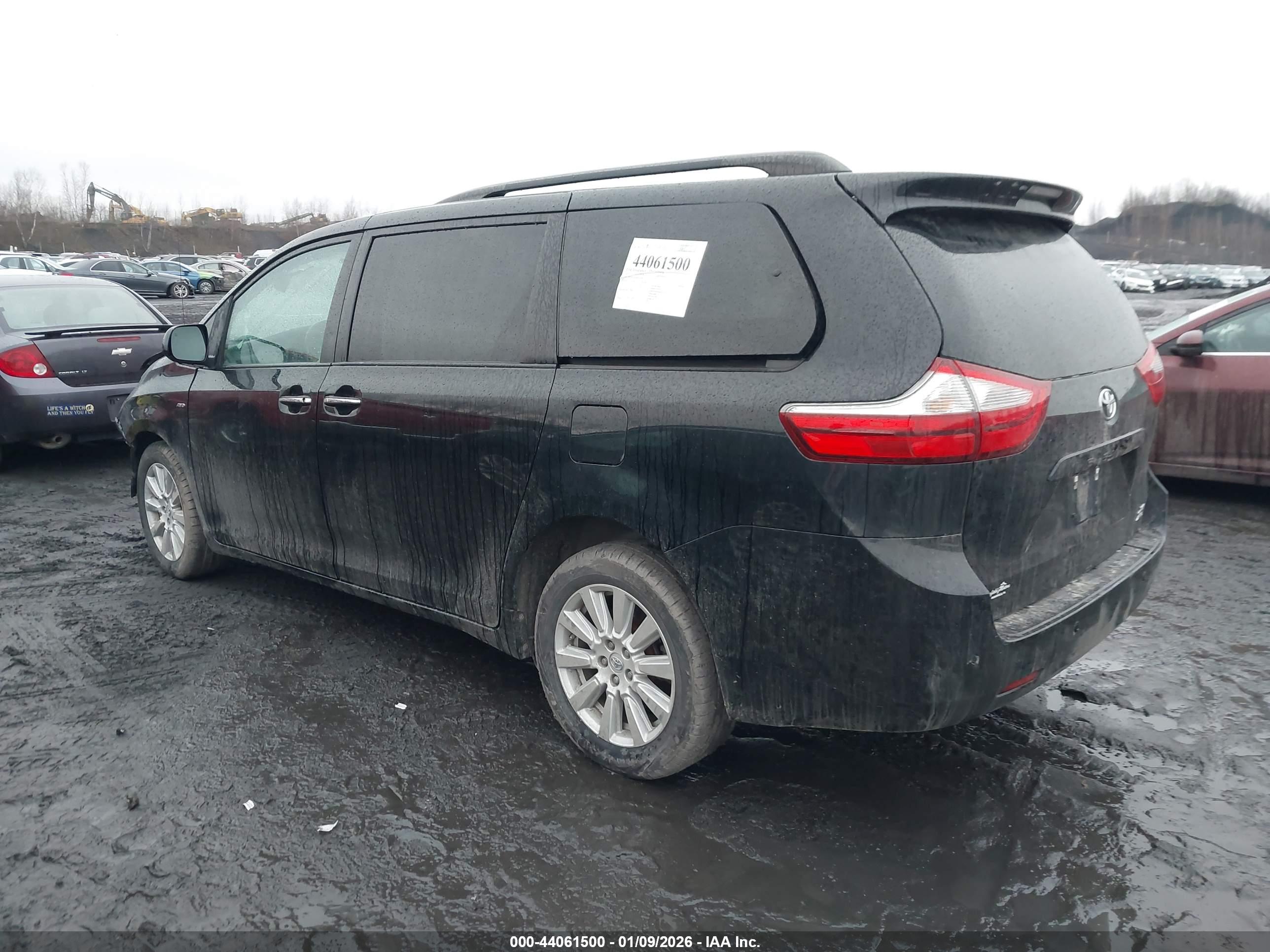 TOYOTA SIENNA image 3