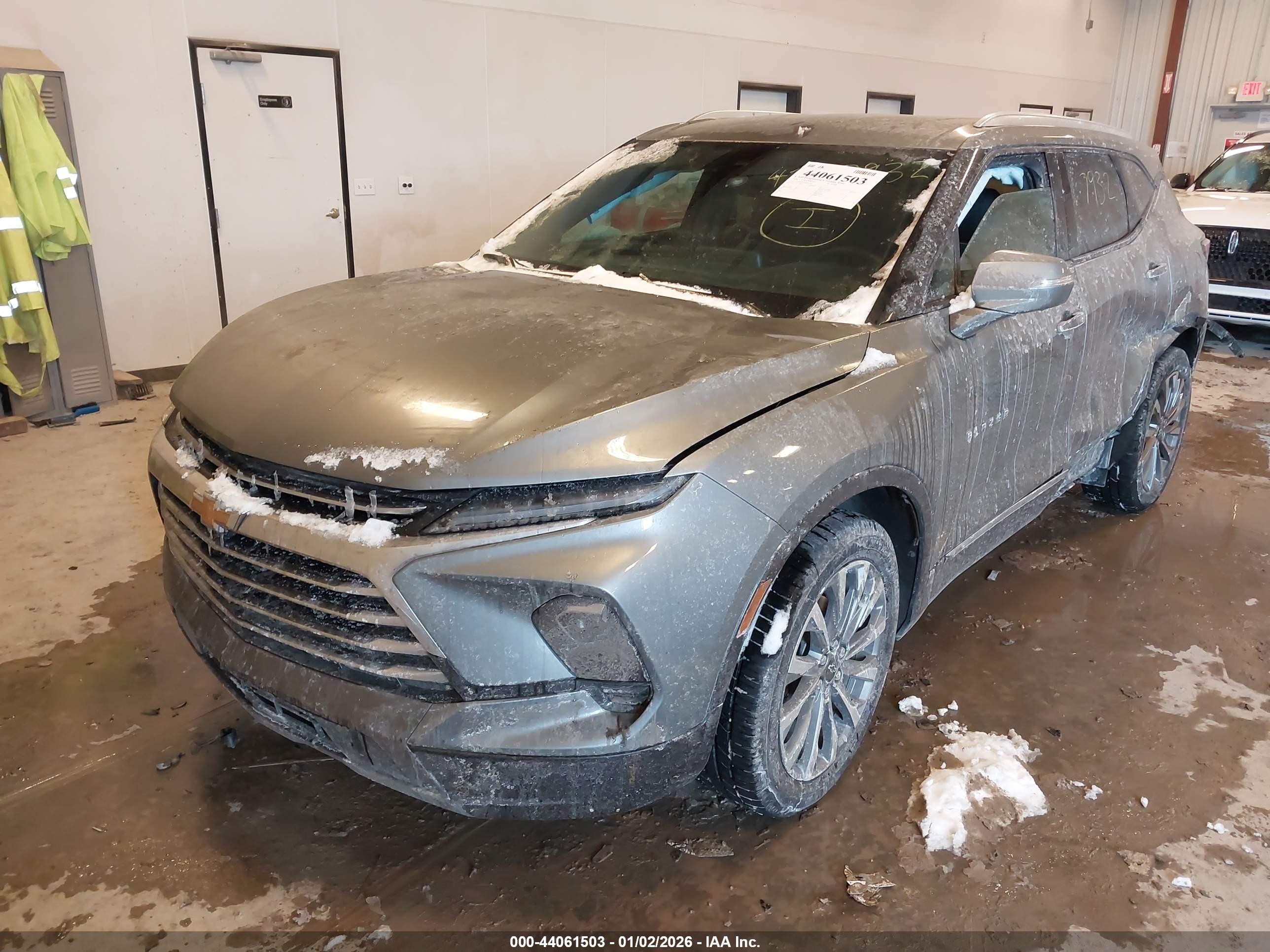 CHEVROLET BLAZER image 2
