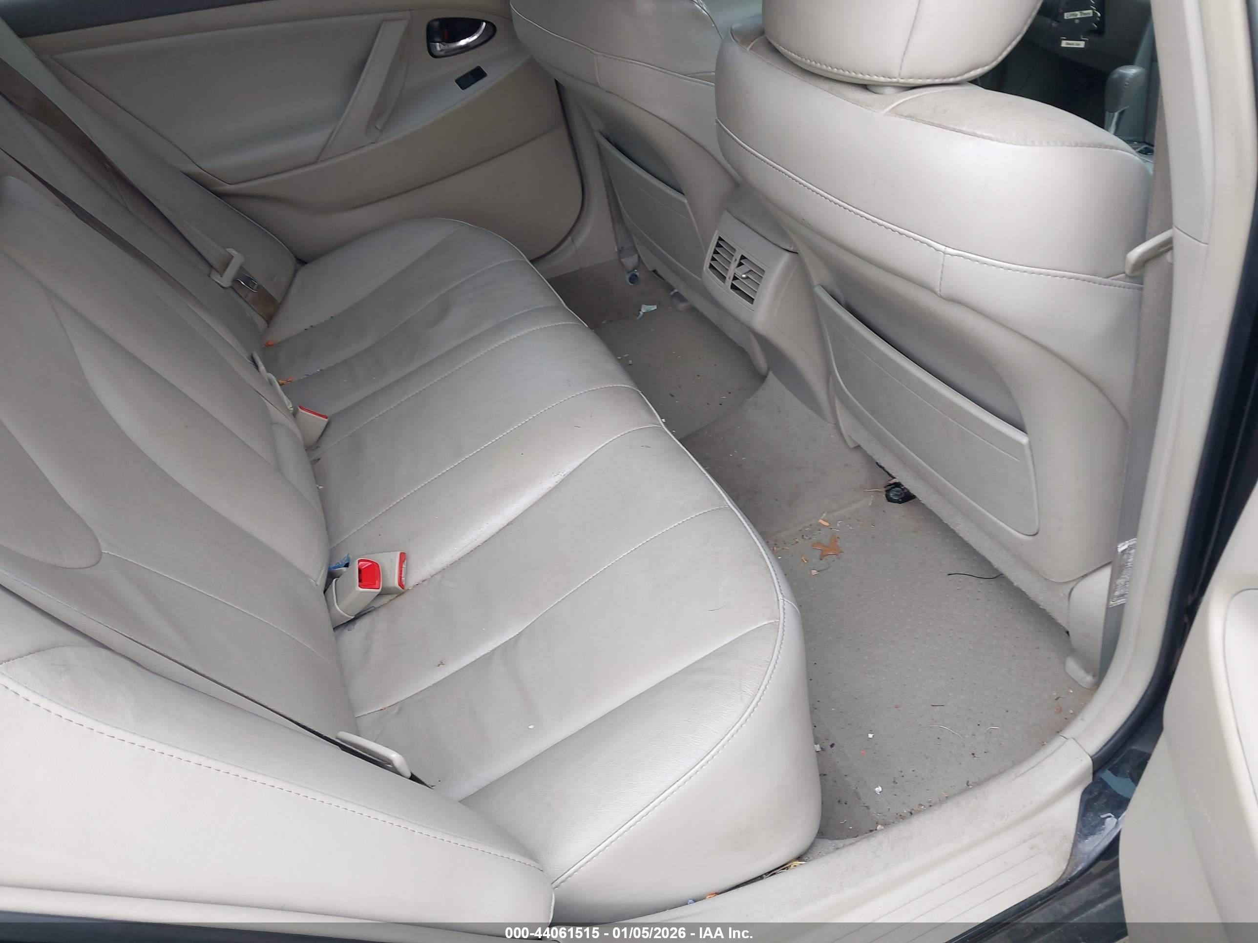TOYOTA CAMRY image 8