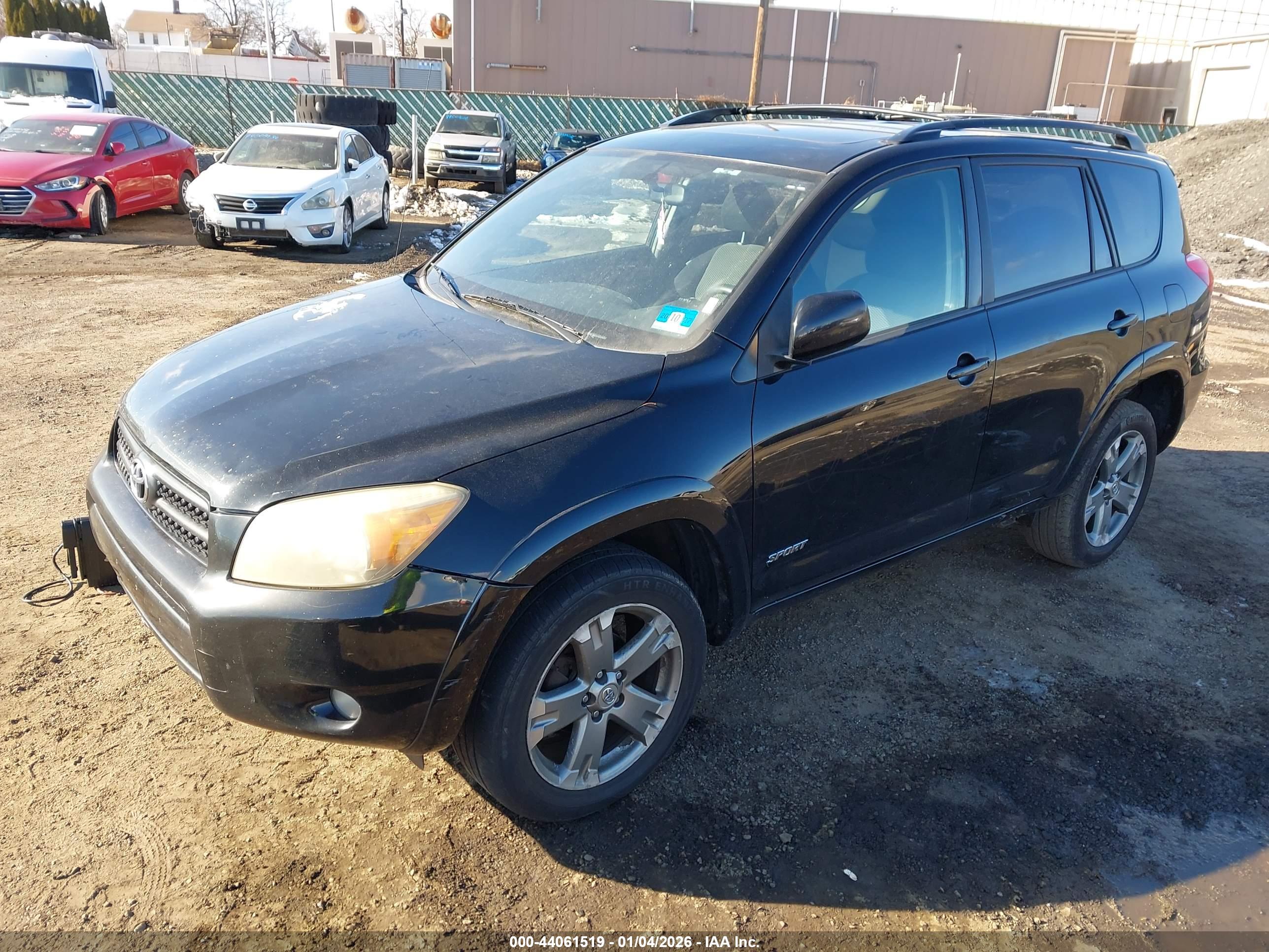 TOYOTA RAV4 image 2