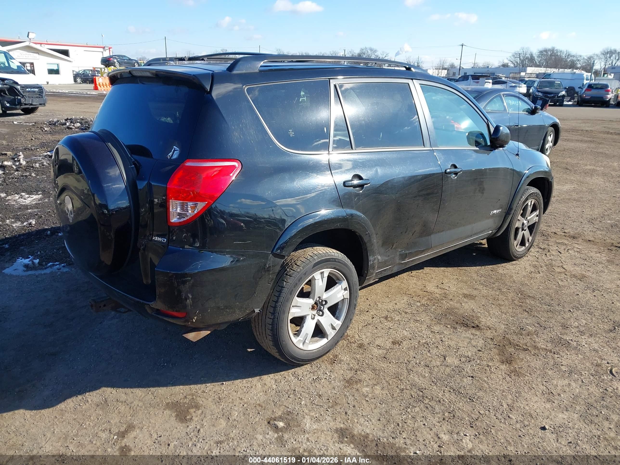 TOYOTA RAV4 image 4