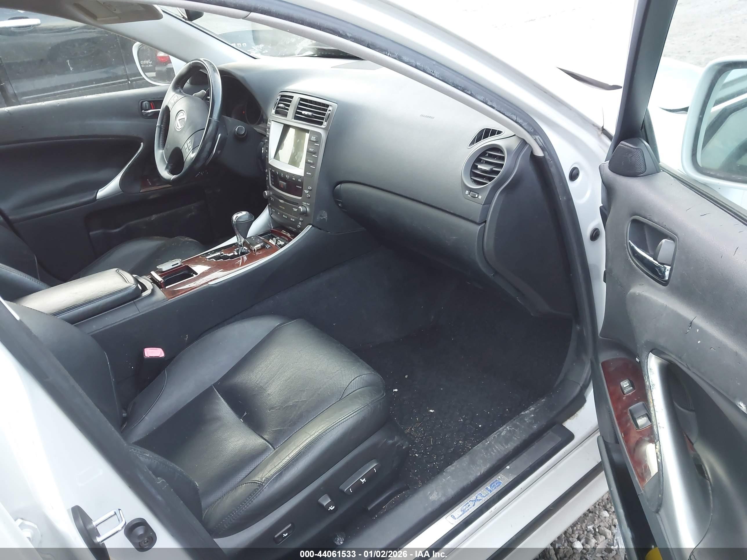 LEXUS IS image 5