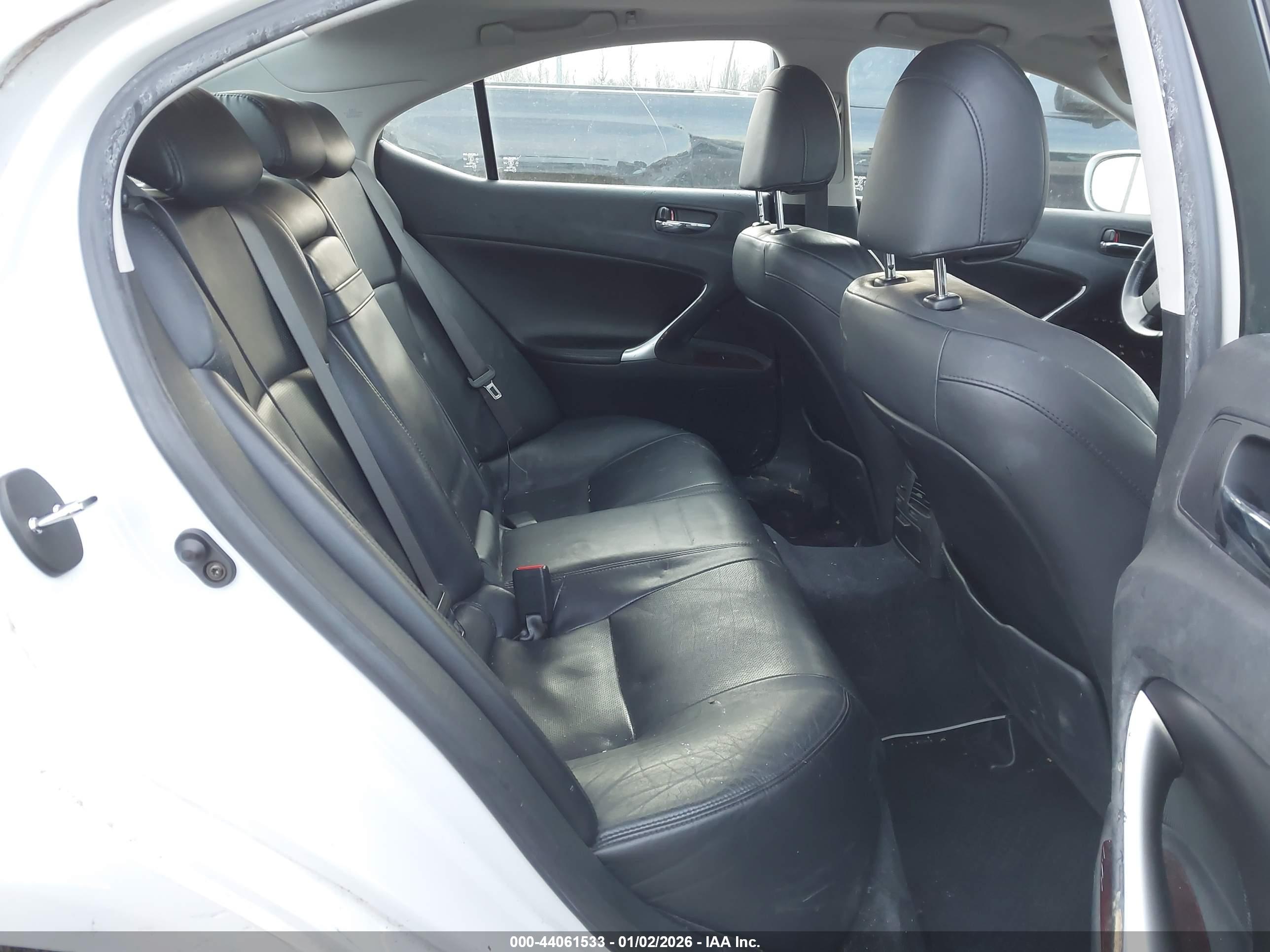 LEXUS IS image 8