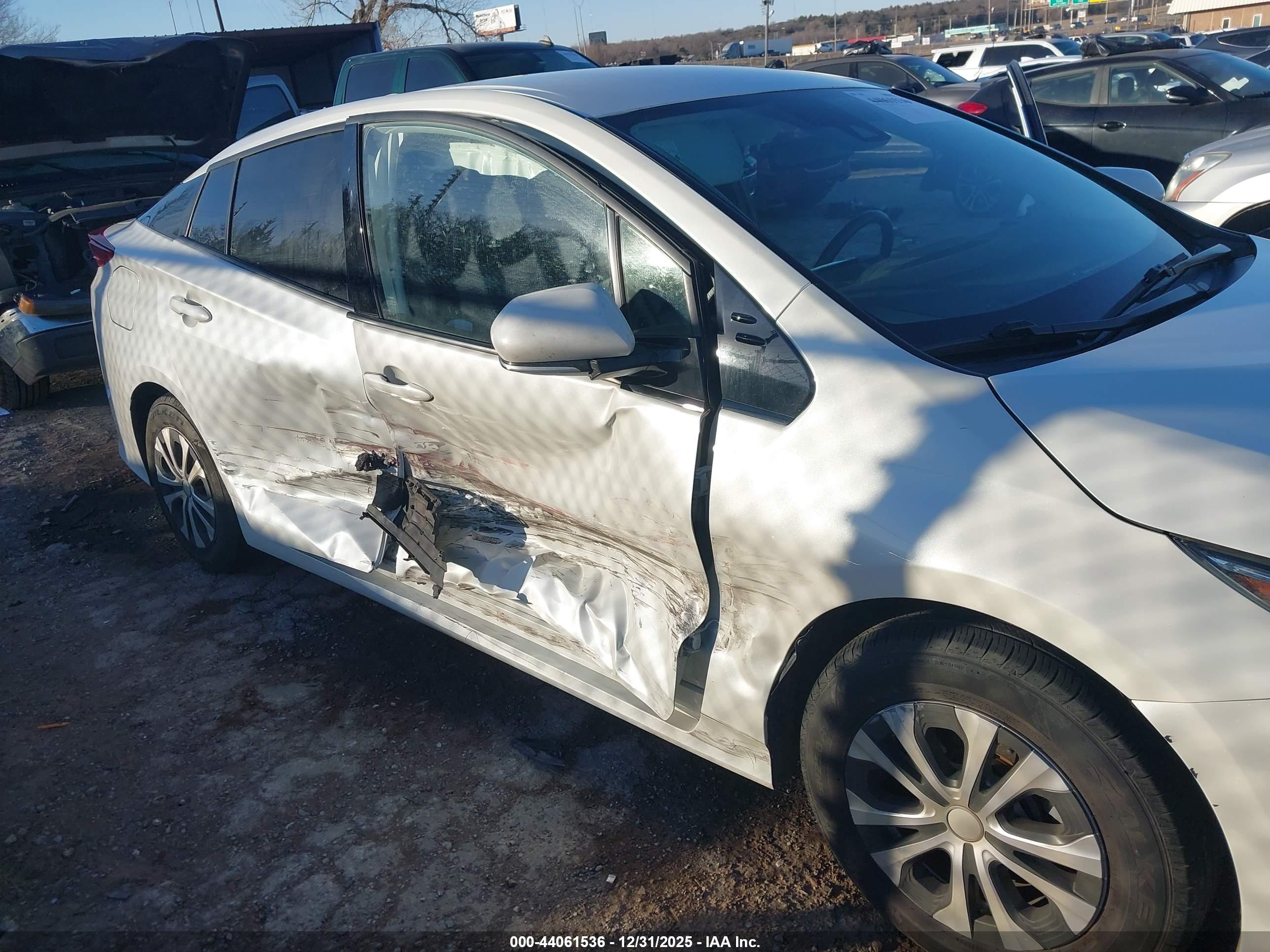 TOYOTA PRIUS image 6