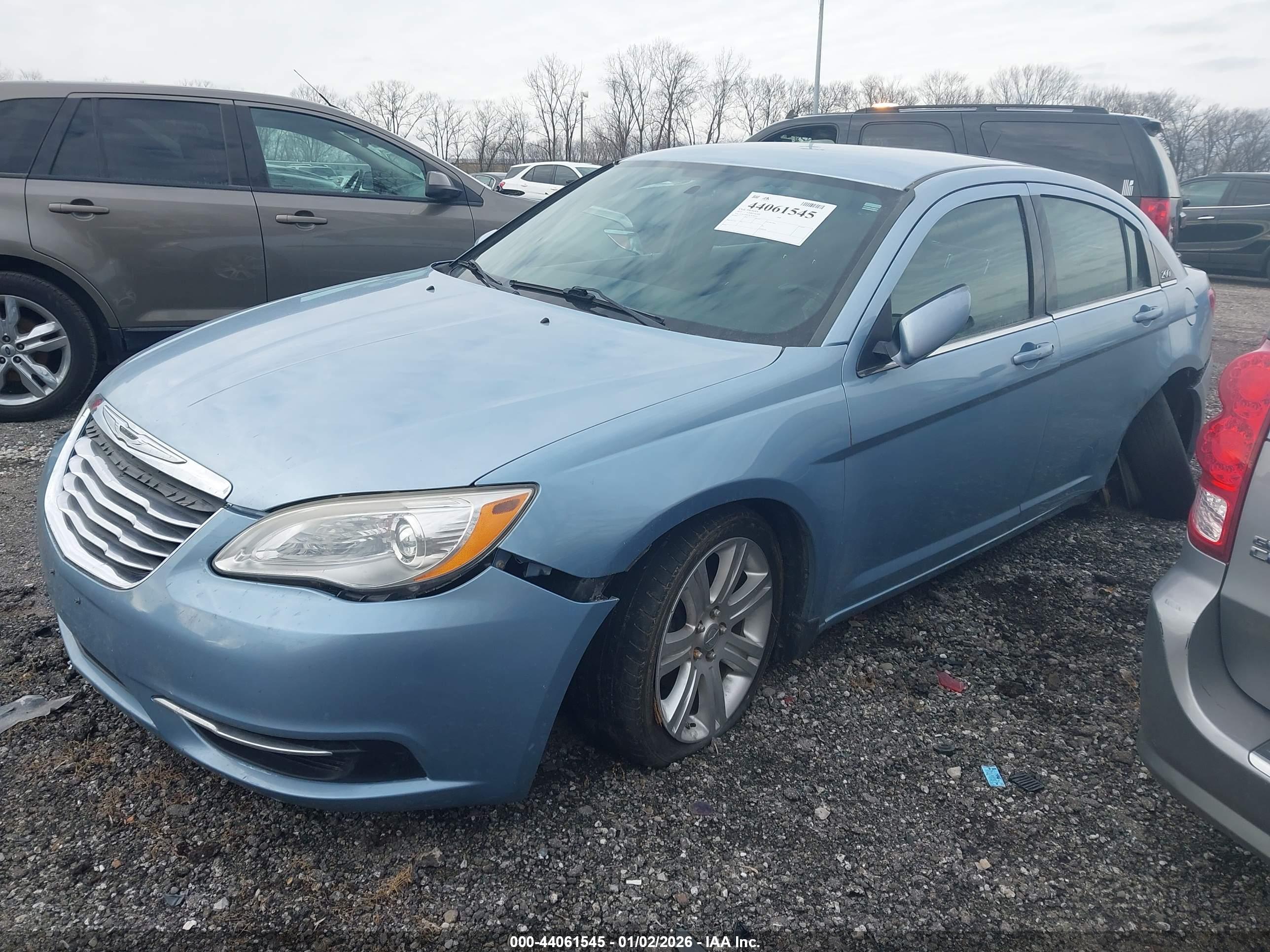CHRYSLER 200 image 2
