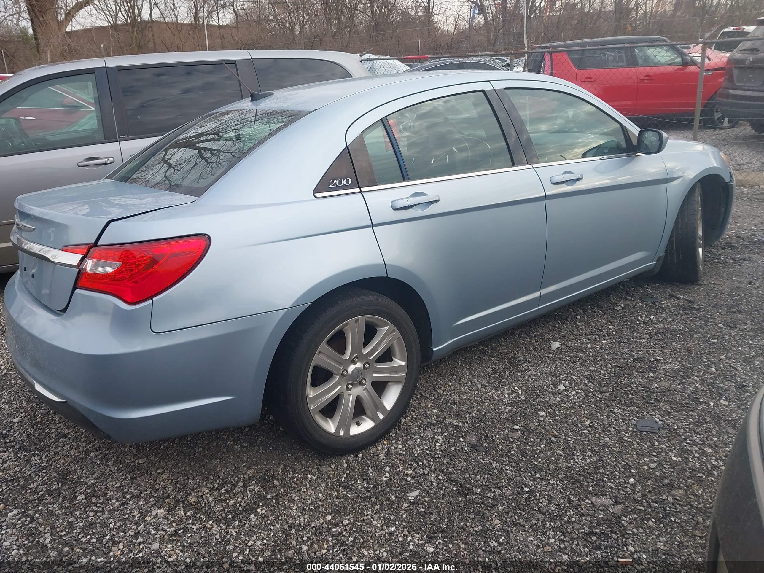 CHRYSLER 200 image 4