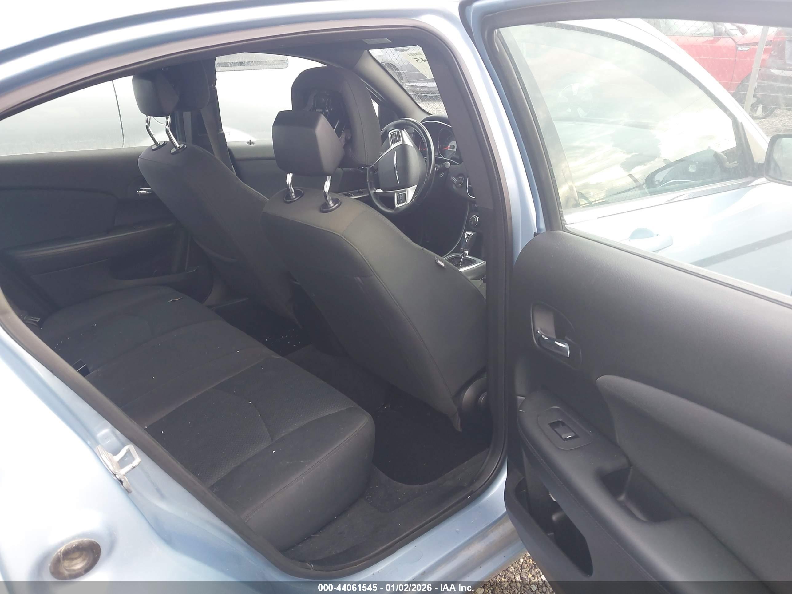 CHRYSLER 200 image 8