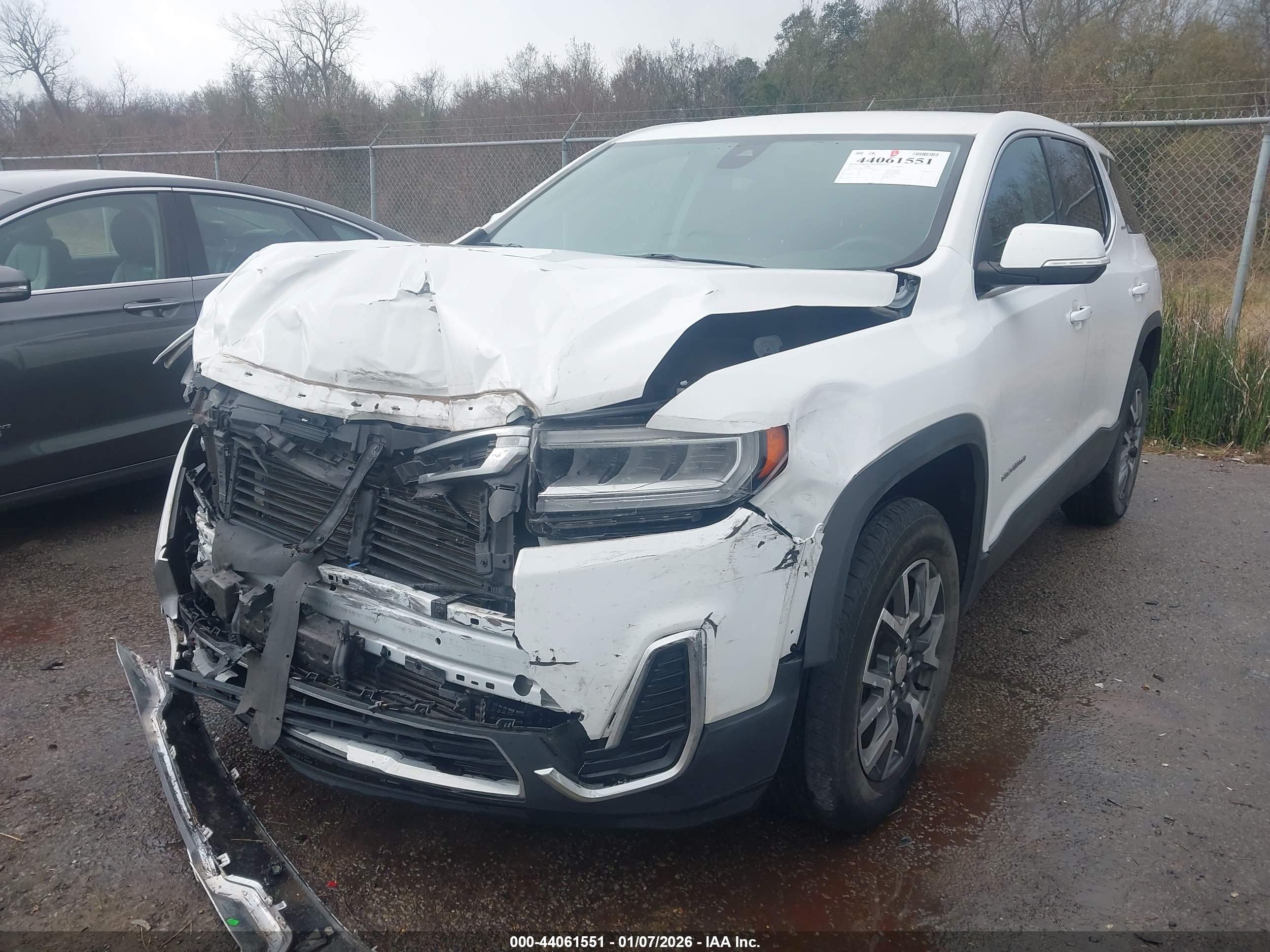 GMC ACADIA image 2