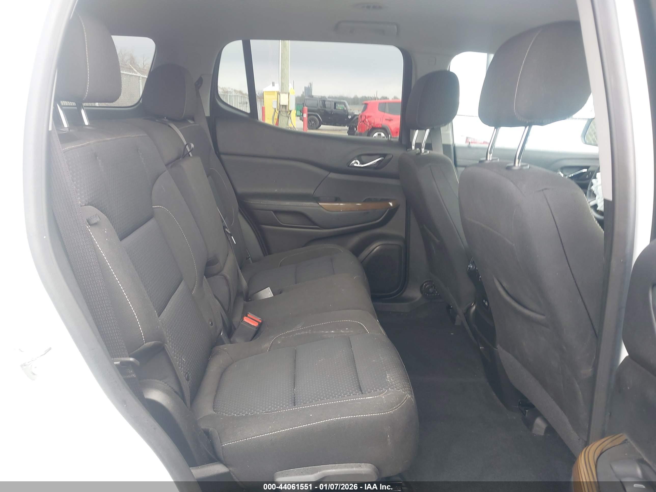 GMC ACADIA image 8