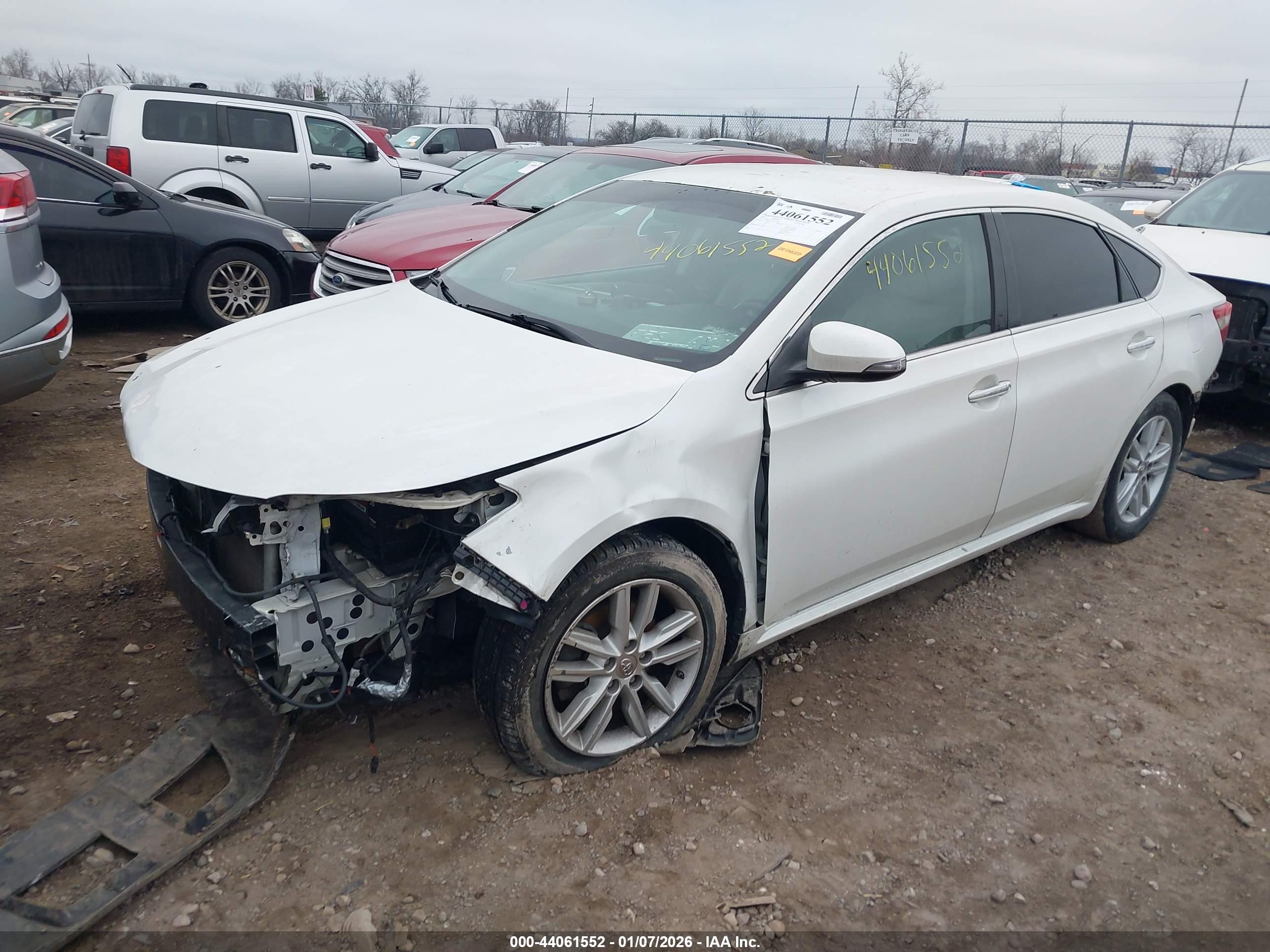 TOYOTA AVALON image 2