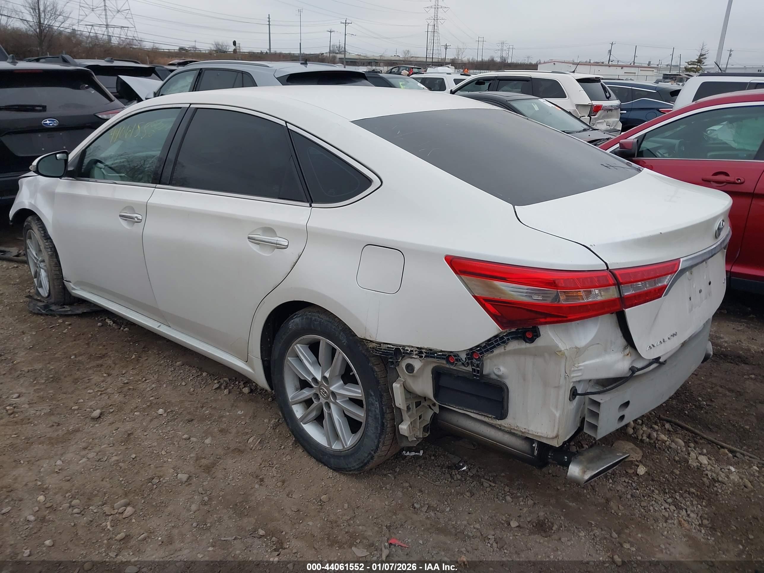 TOYOTA AVALON image 3