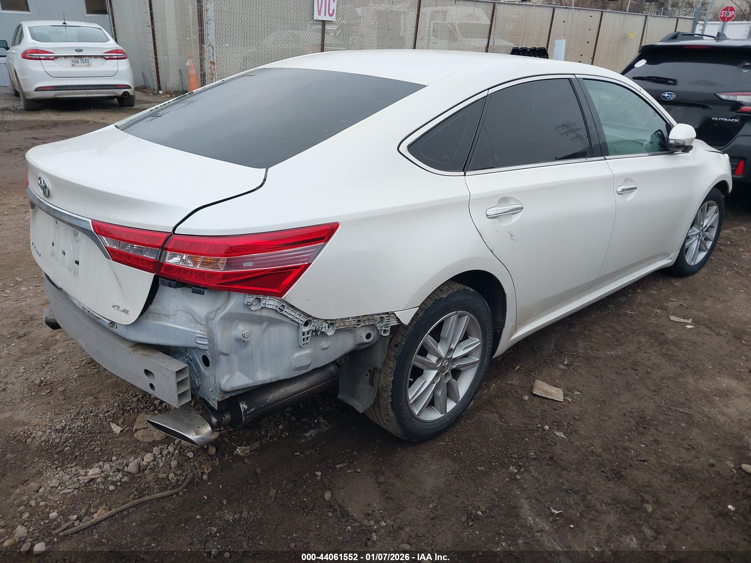 TOYOTA AVALON image 4
