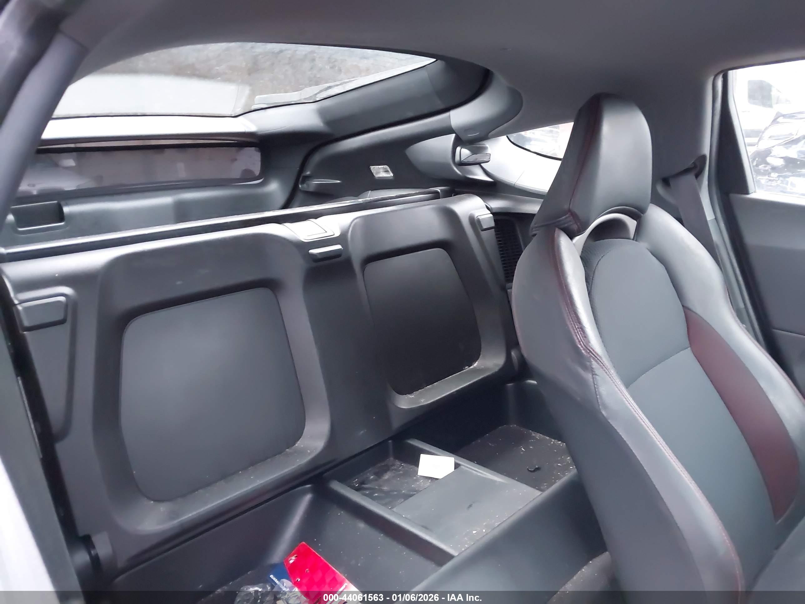 HONDA CR-Z image 8