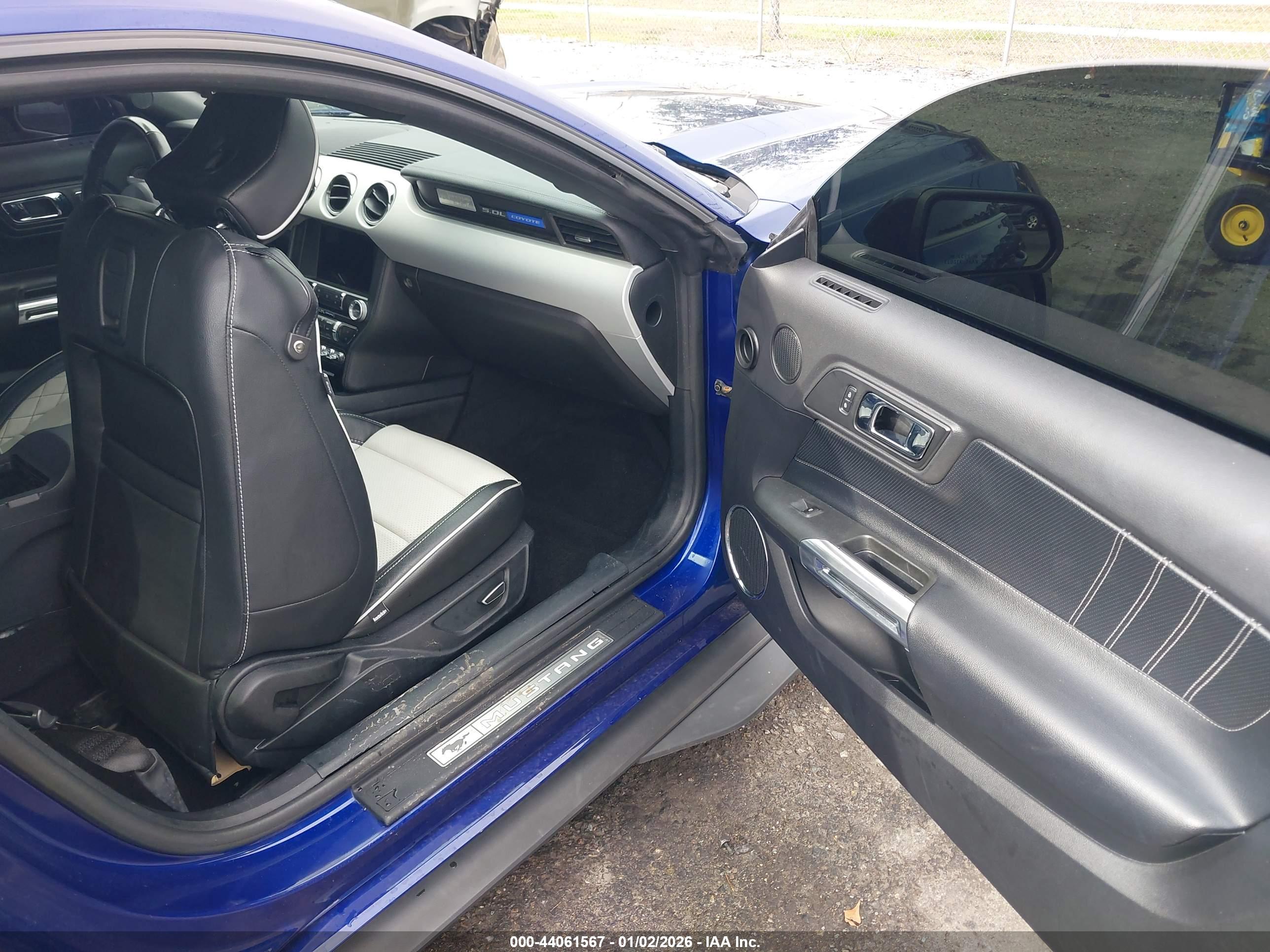 FORD MUSTANG image 5