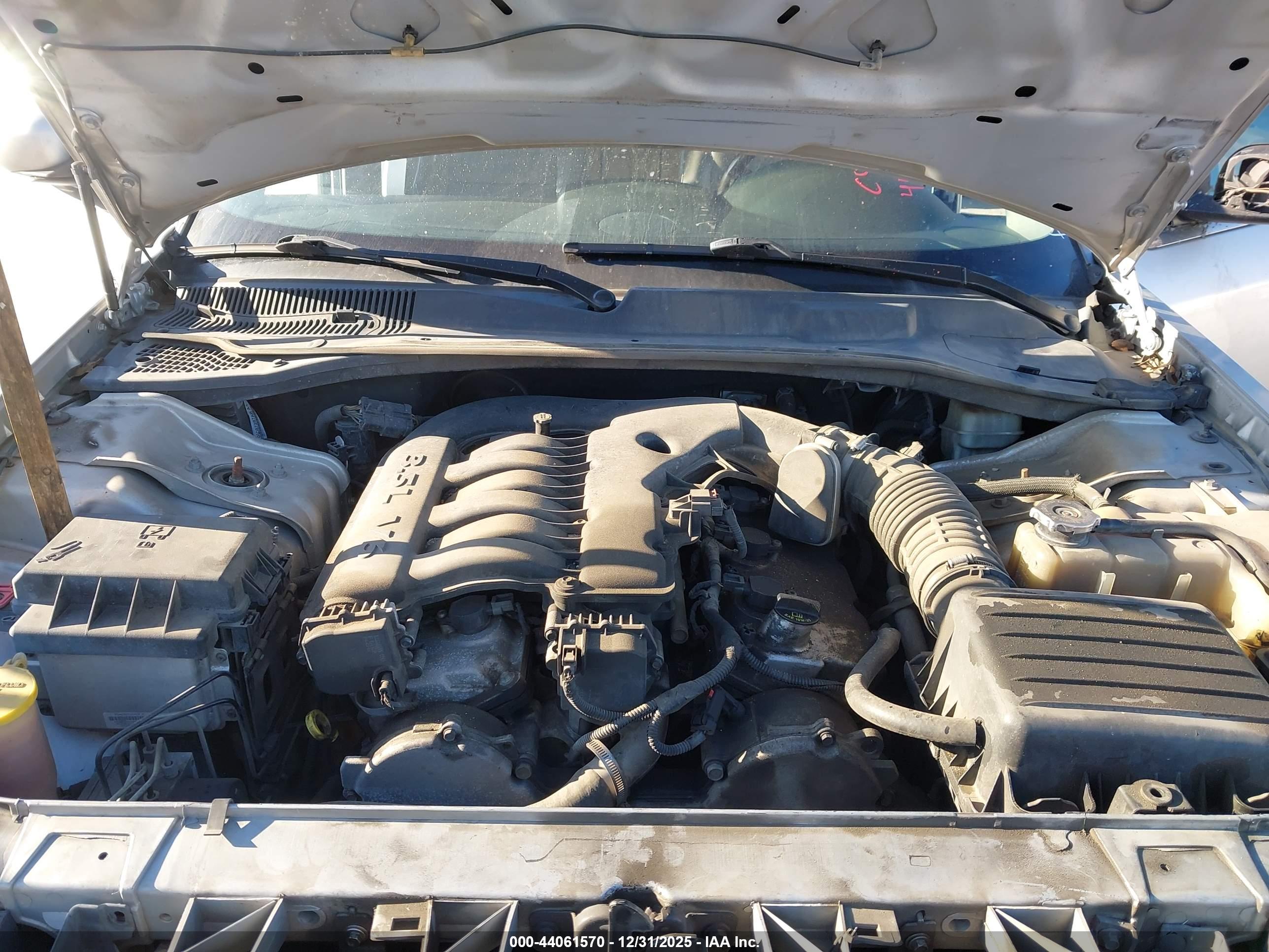 CHRYSLER 300 image 10
