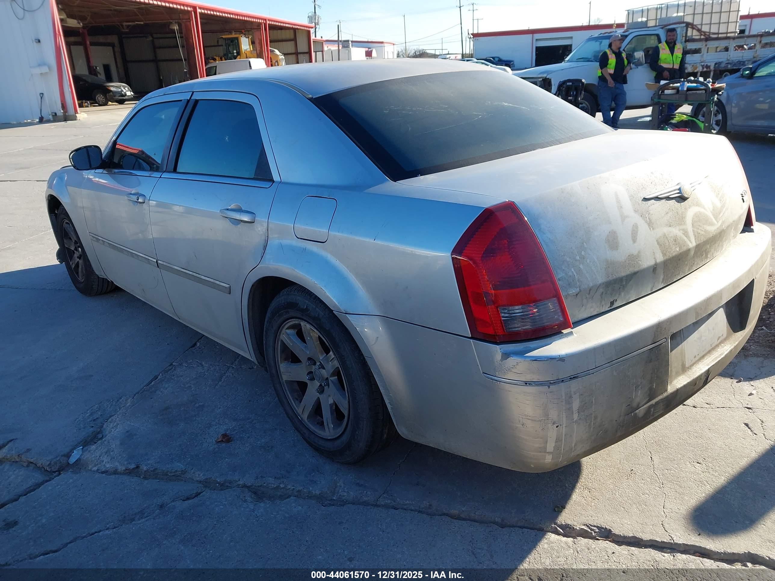CHRYSLER 300 image 3