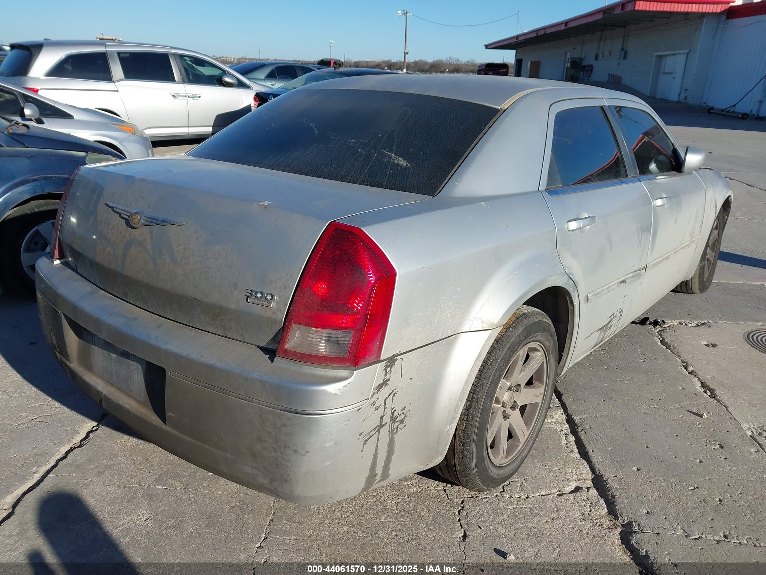 CHRYSLER 300 image 4