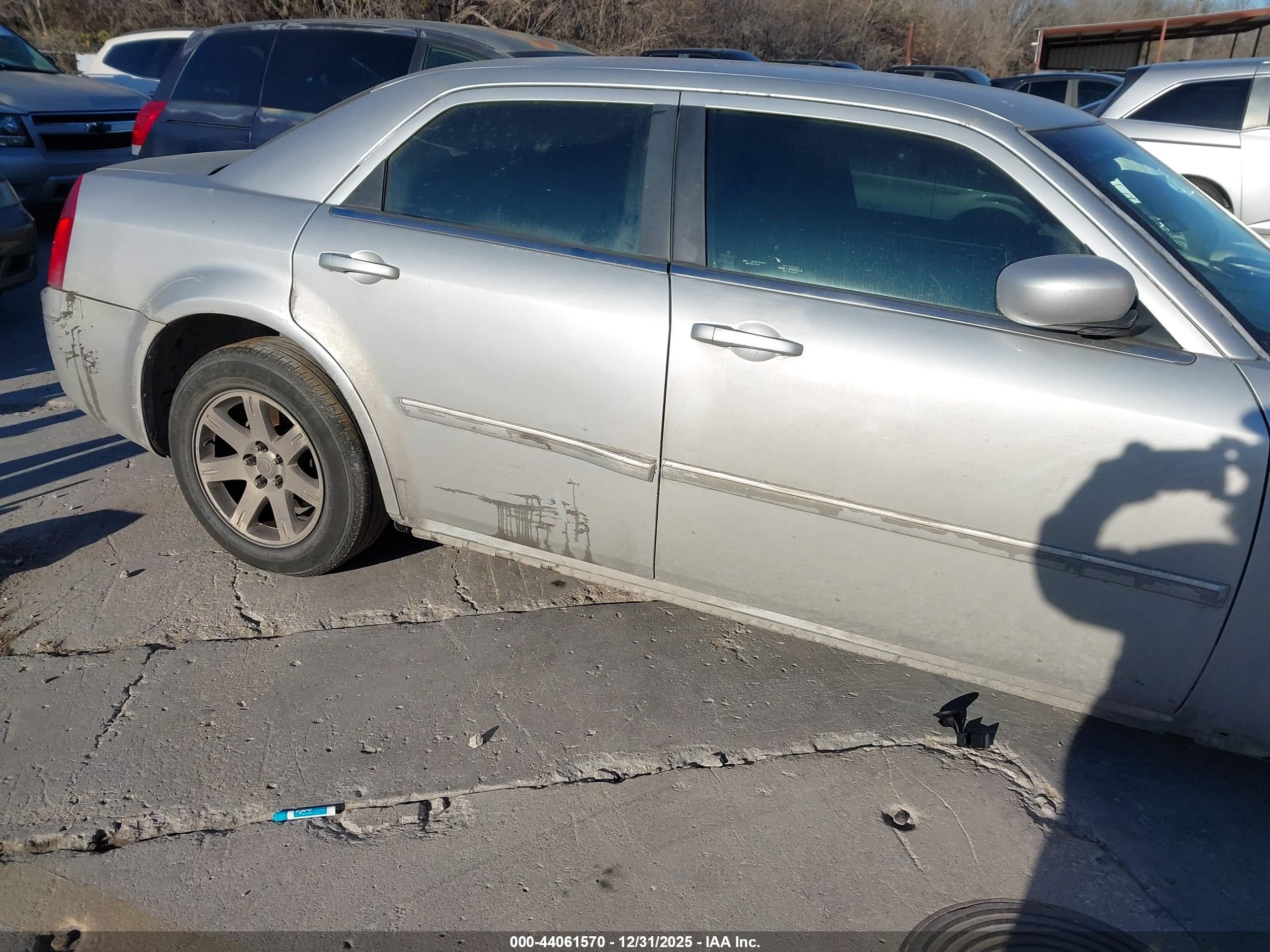 CHRYSLER 300 image 6