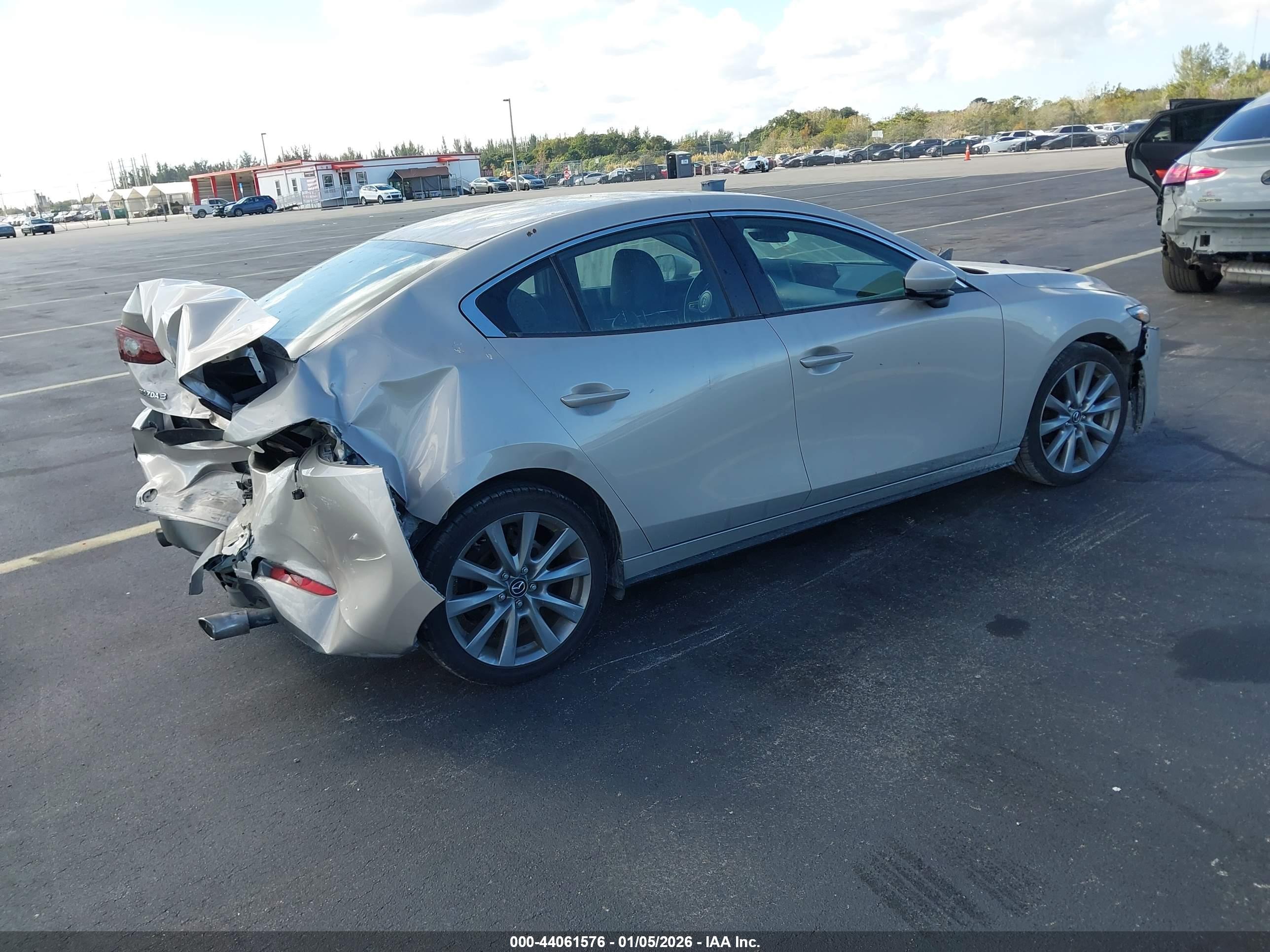 MAZDA MAZDA3 image 4