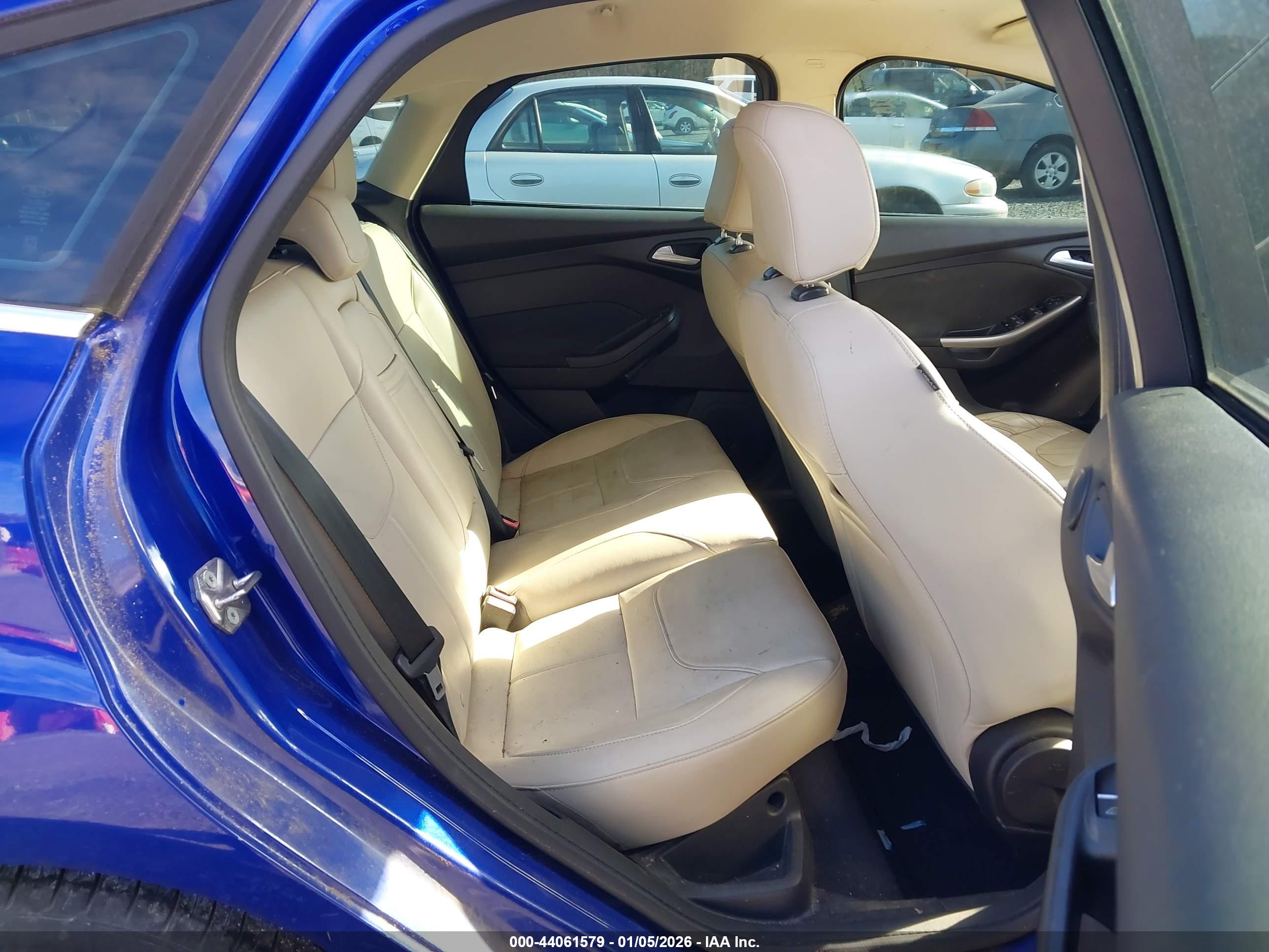 FORD FOCUS image 8
