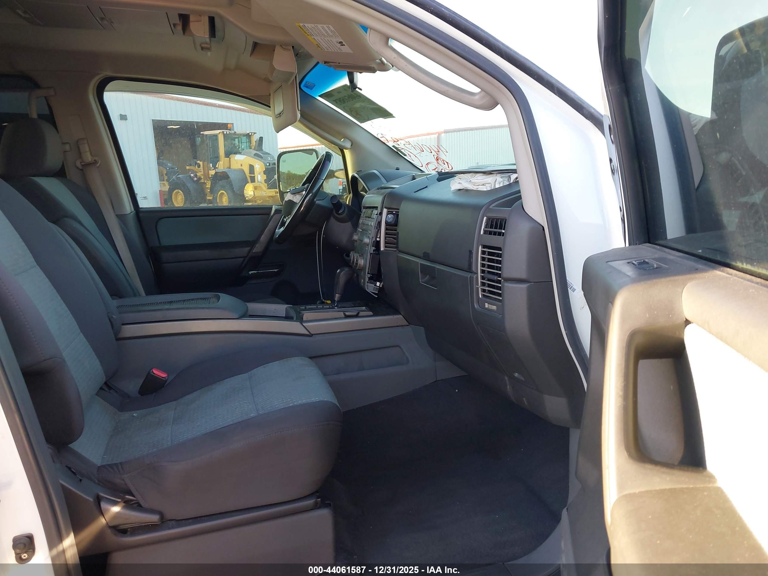 NISSAN TITAN image 5