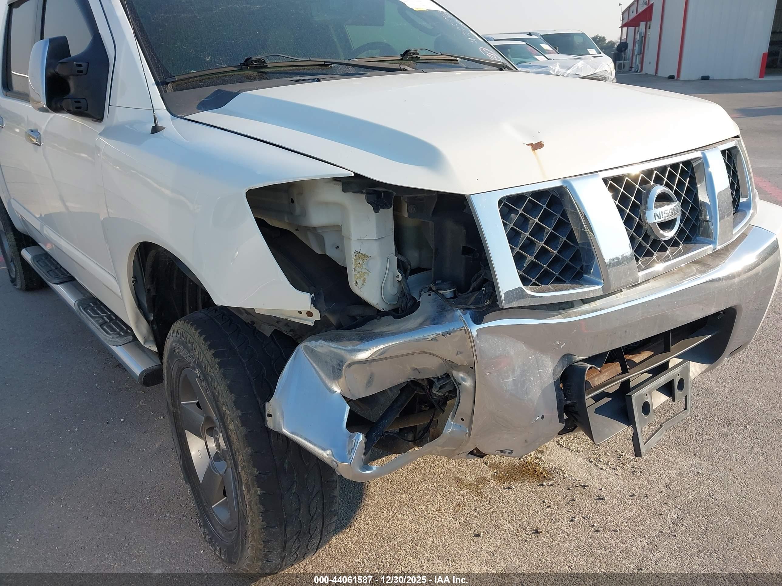 NISSAN TITAN image 6