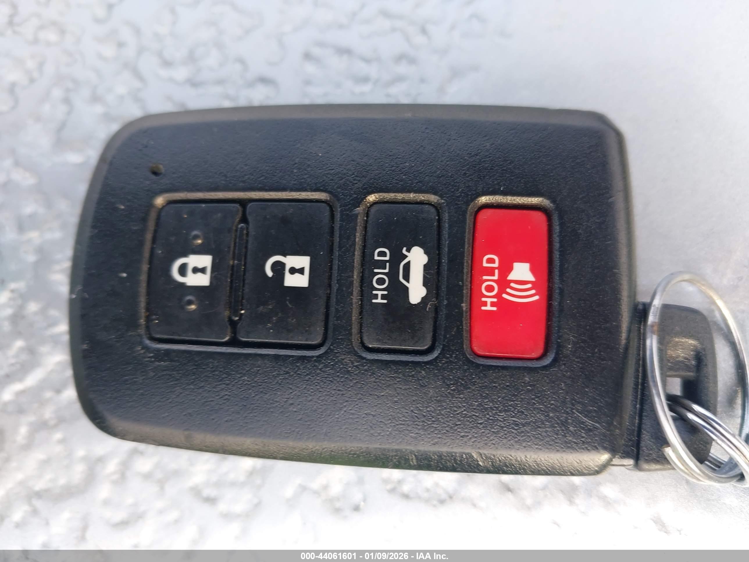 TOYOTA AVALON image 11