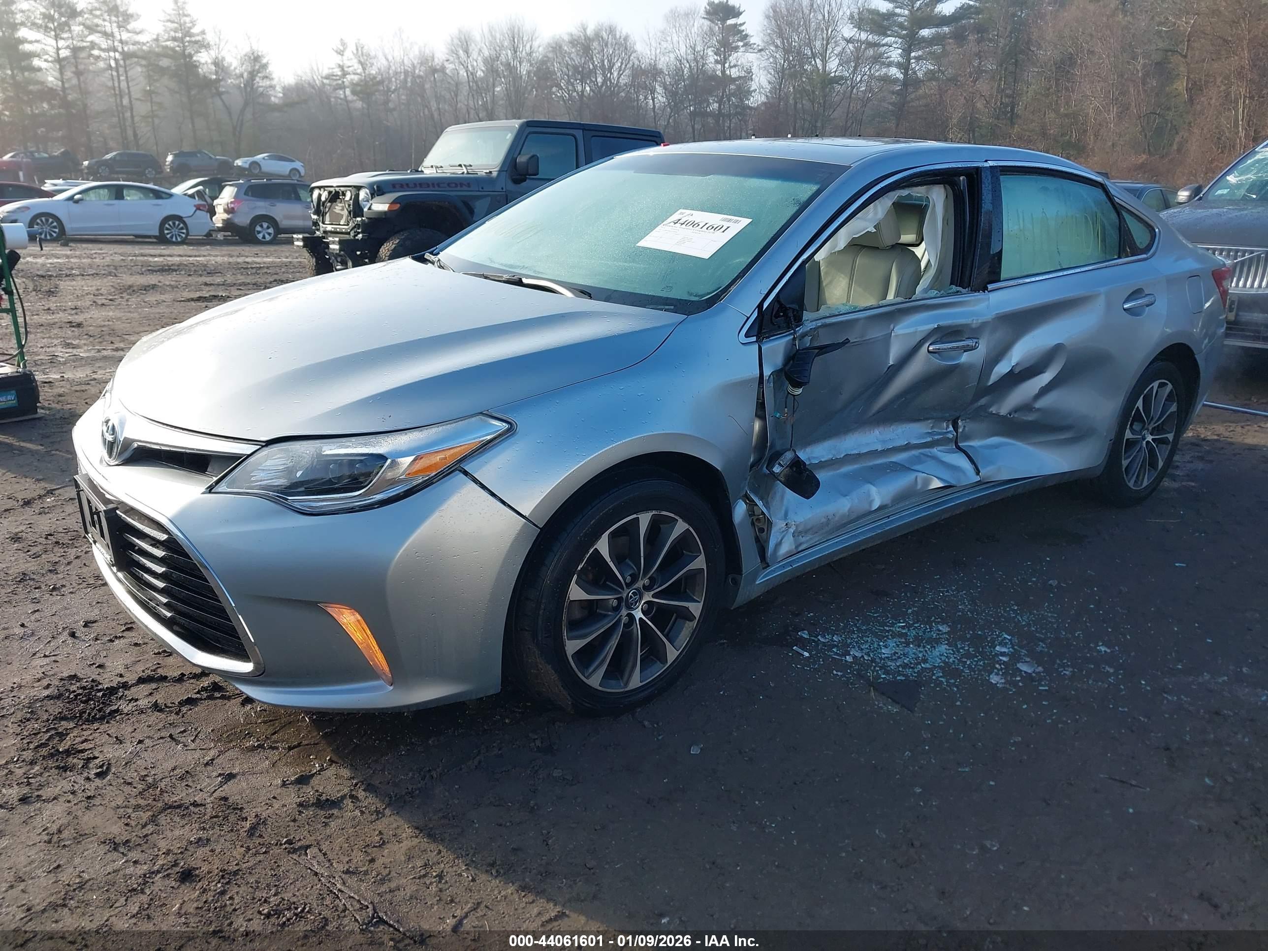 TOYOTA AVALON image 2