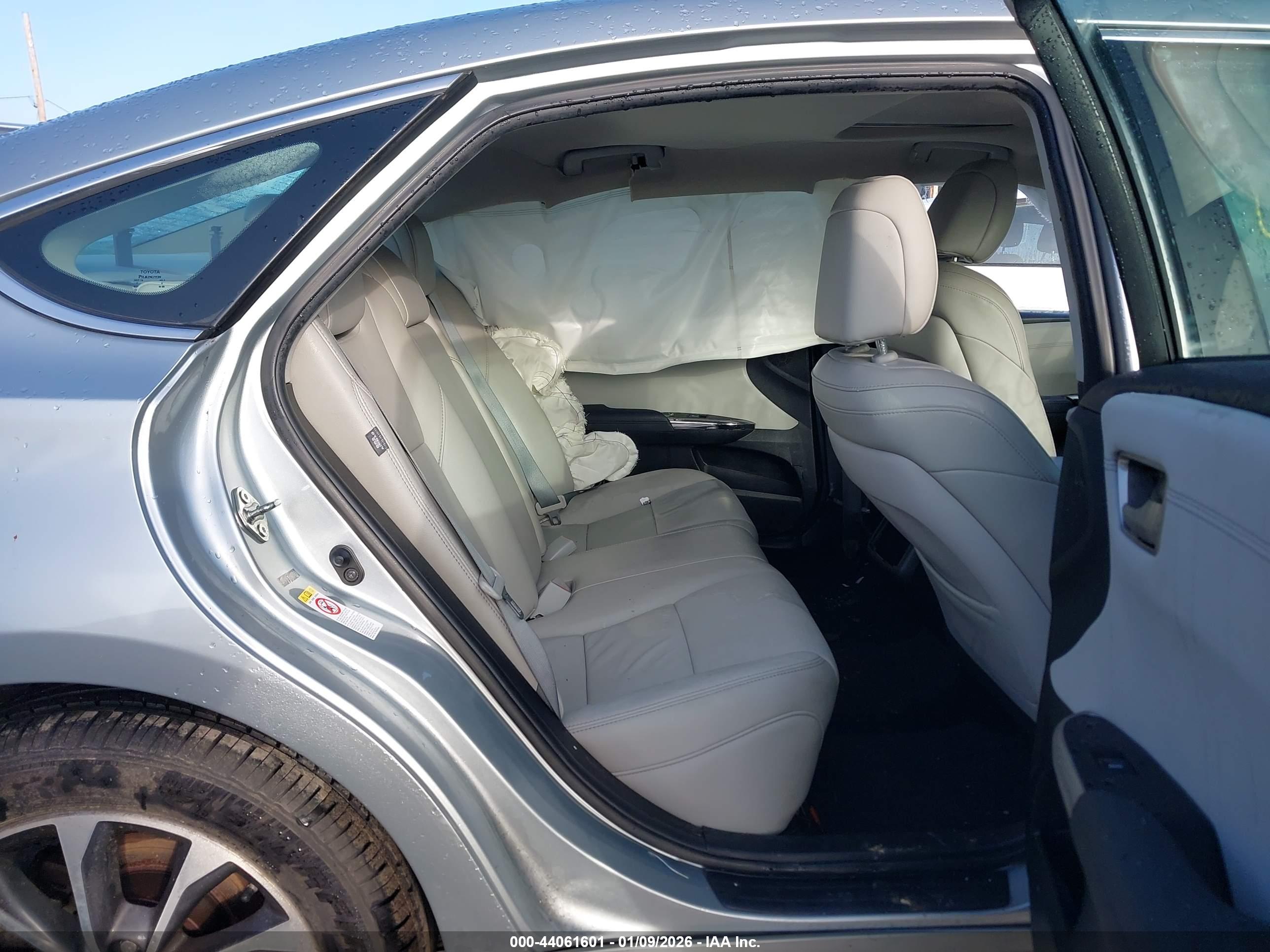 TOYOTA AVALON image 8