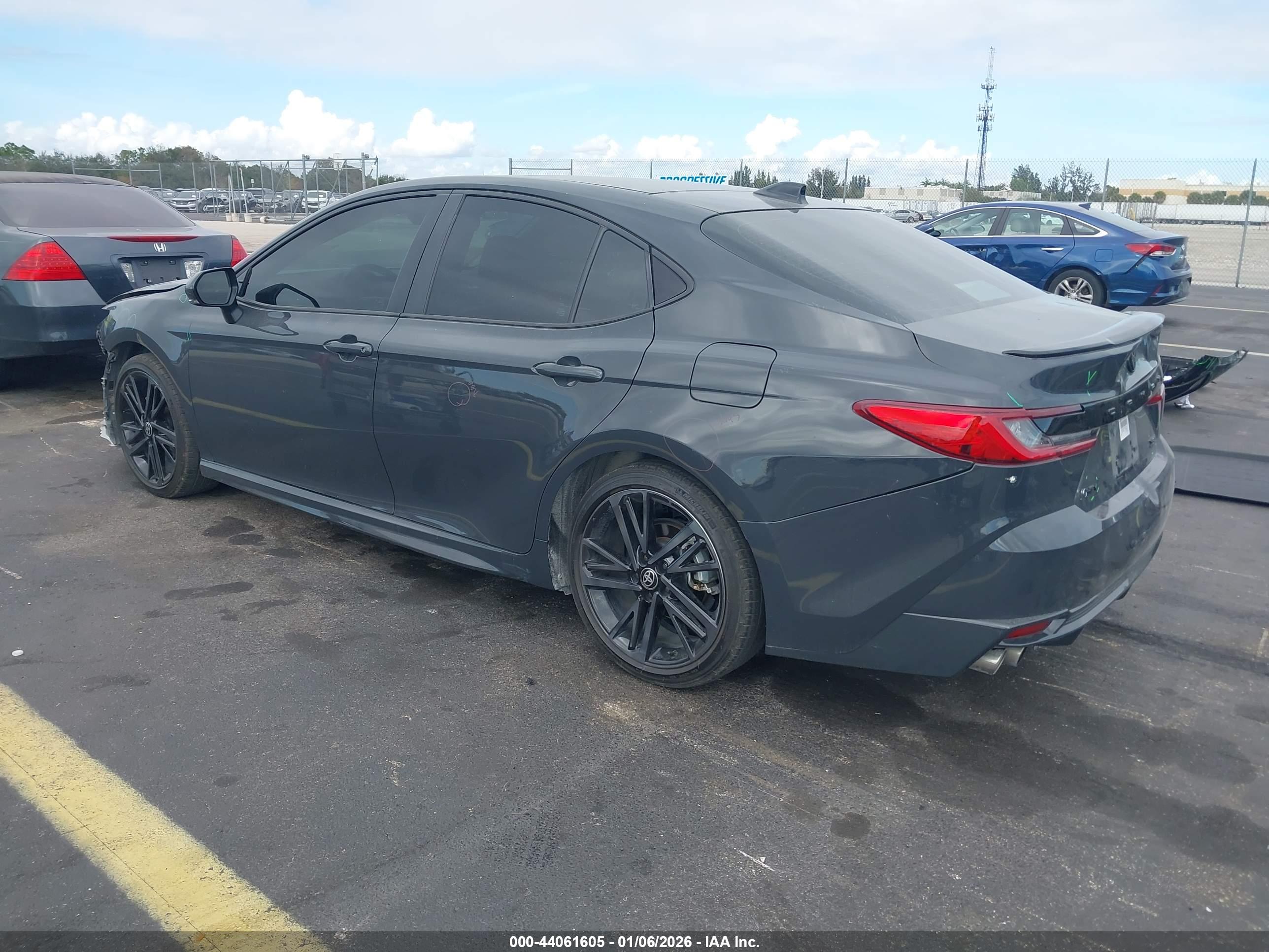 TOYOTA CAMRY image 3
