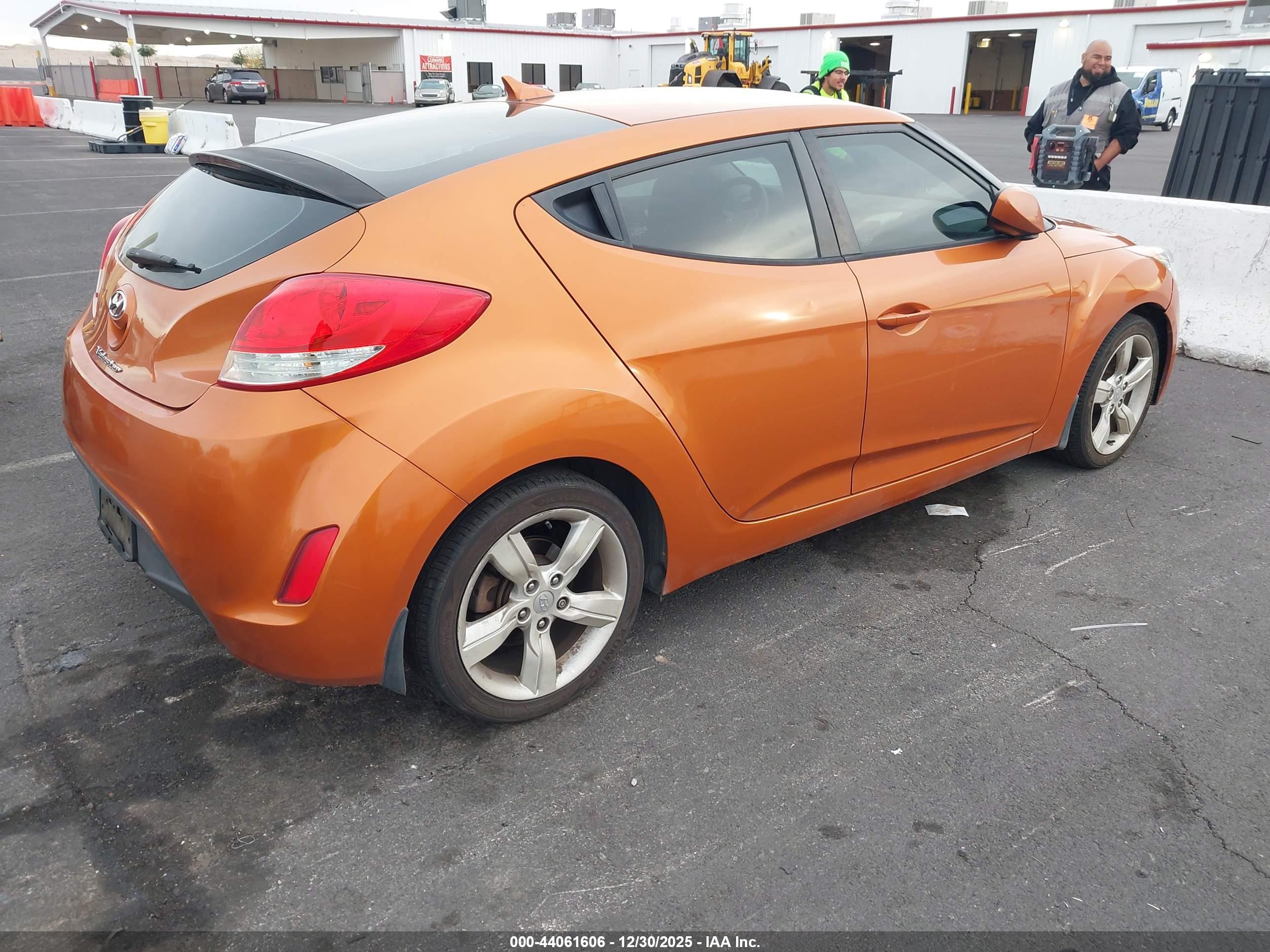 HYUNDAI VELOSTER image 4