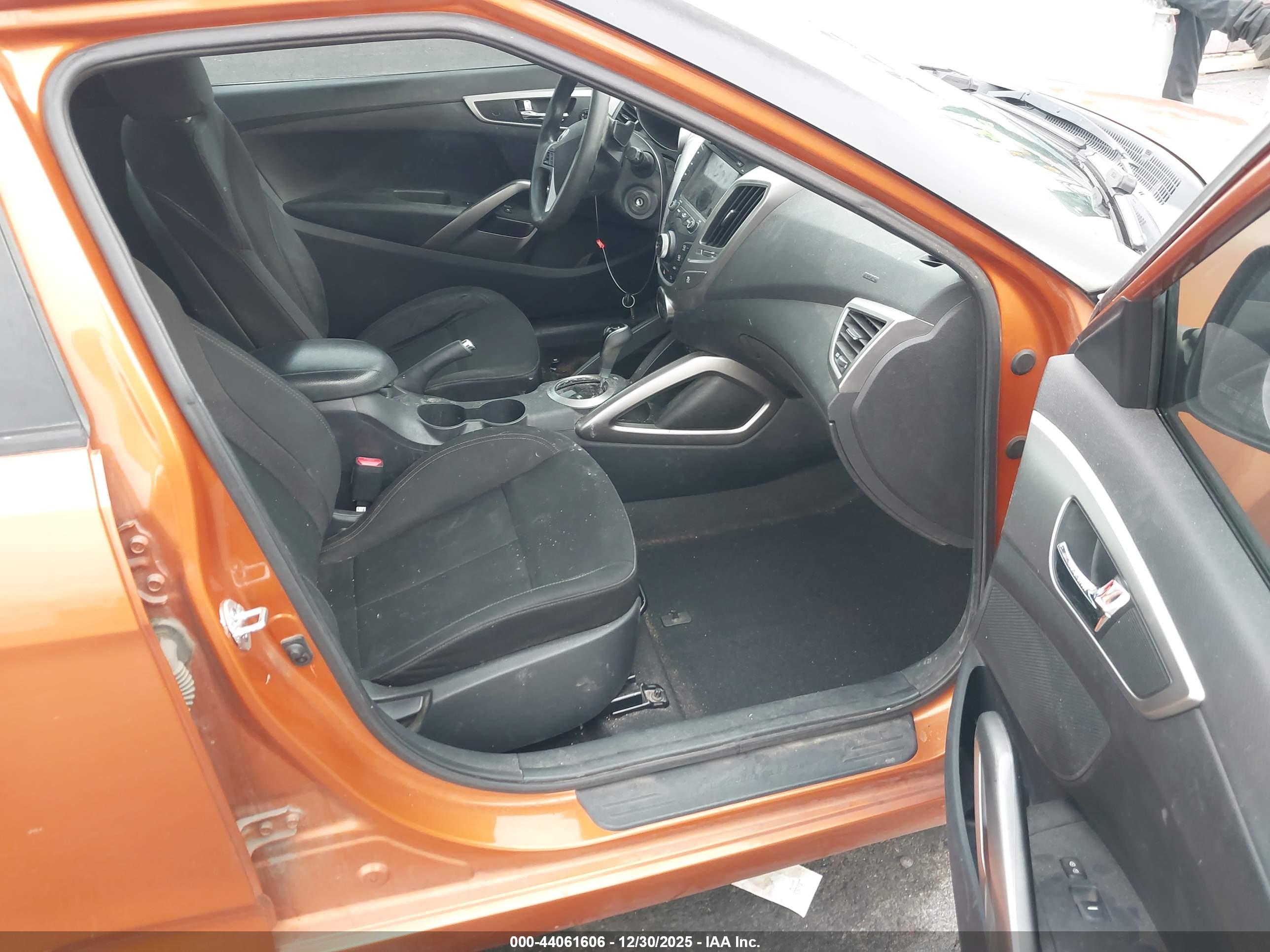 HYUNDAI VELOSTER image 5