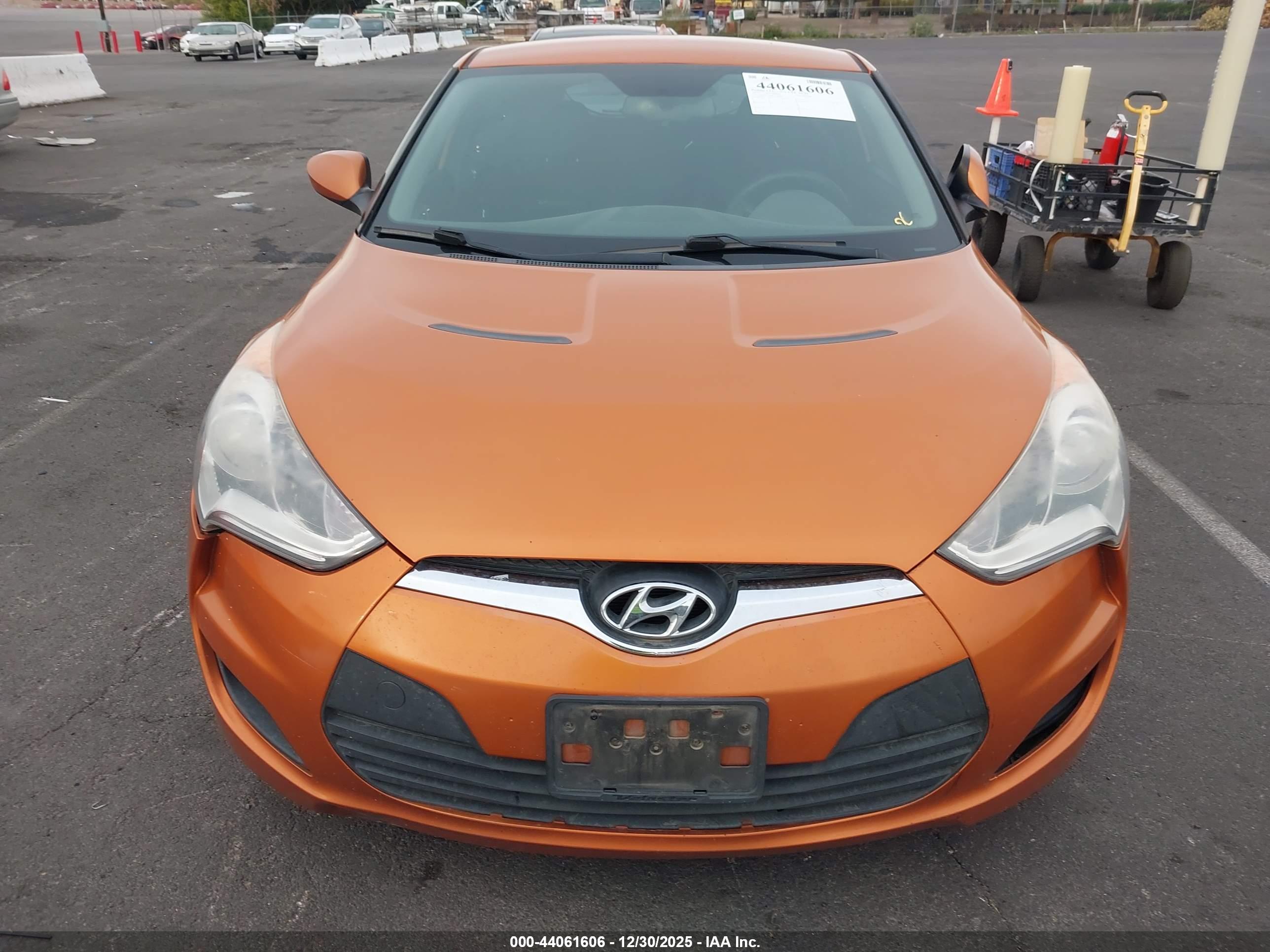 HYUNDAI VELOSTER image 6