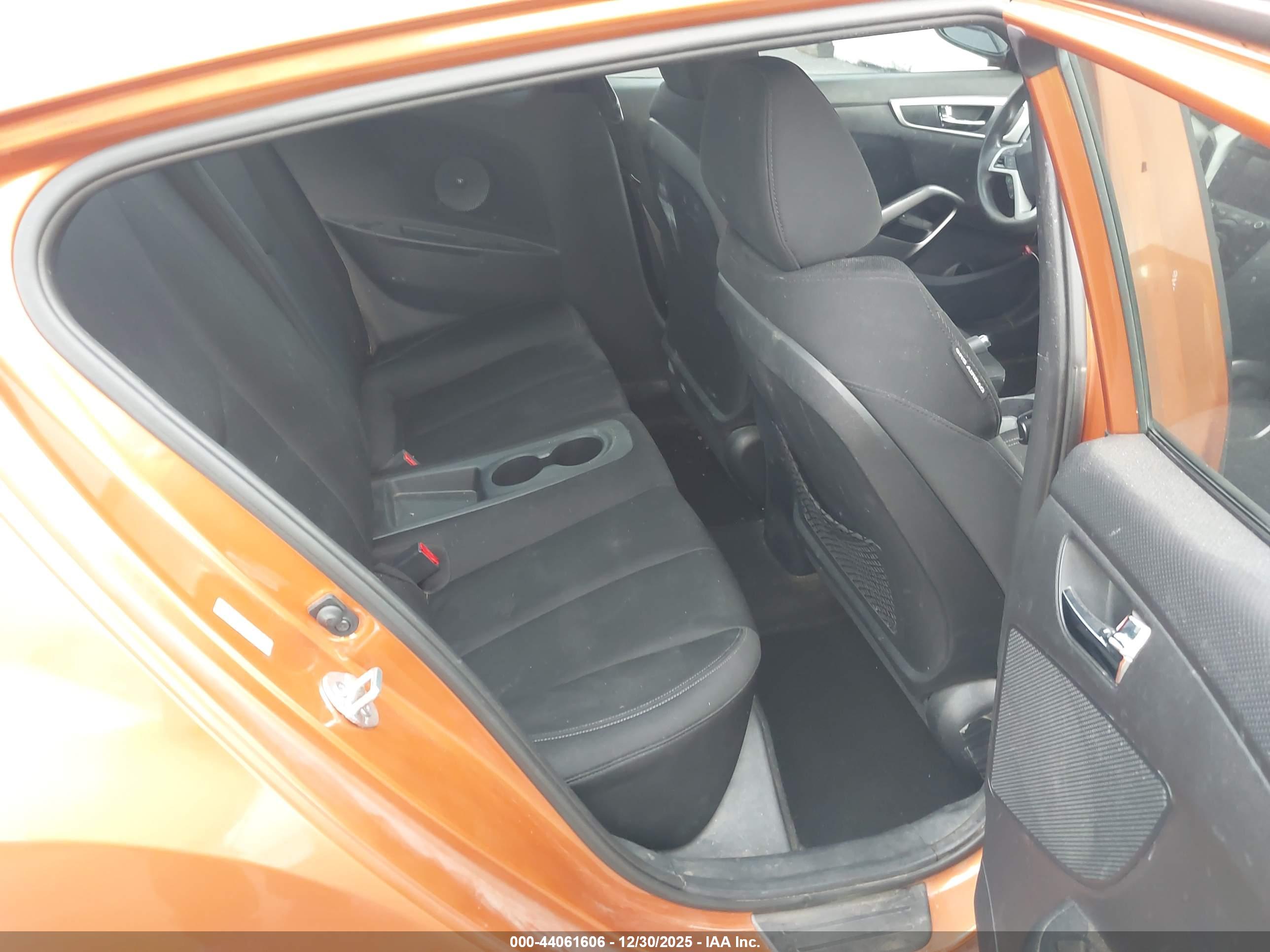 HYUNDAI VELOSTER image 8