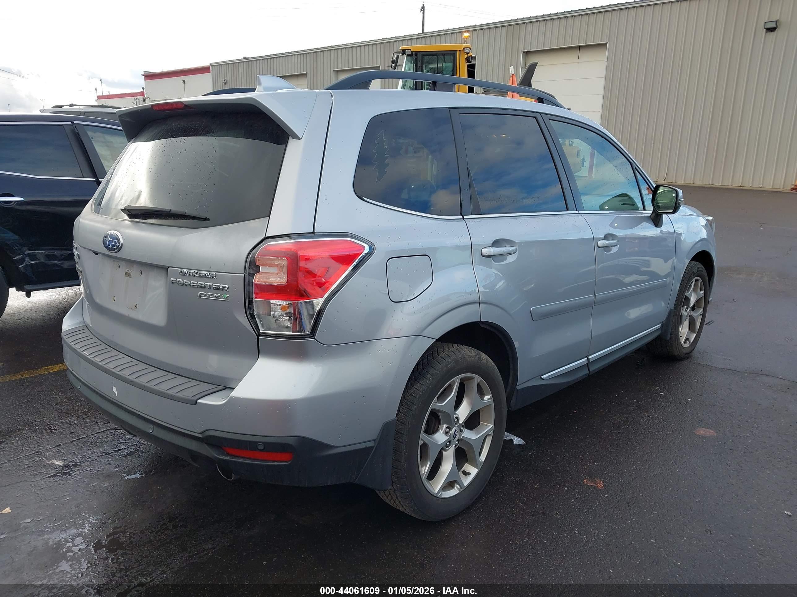 SUBARU FORESTER image 4
