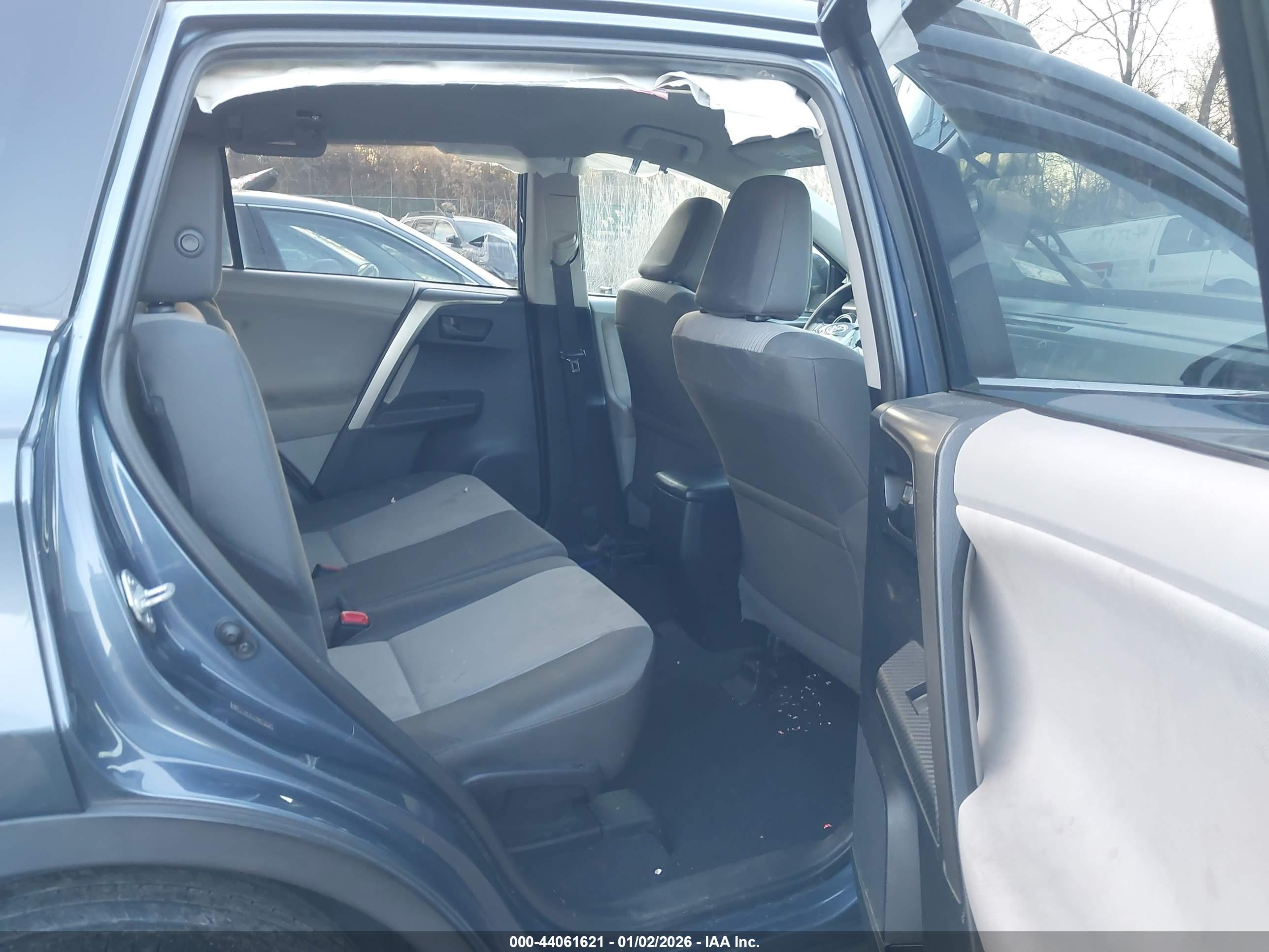 TOYOTA RAV4 image 8