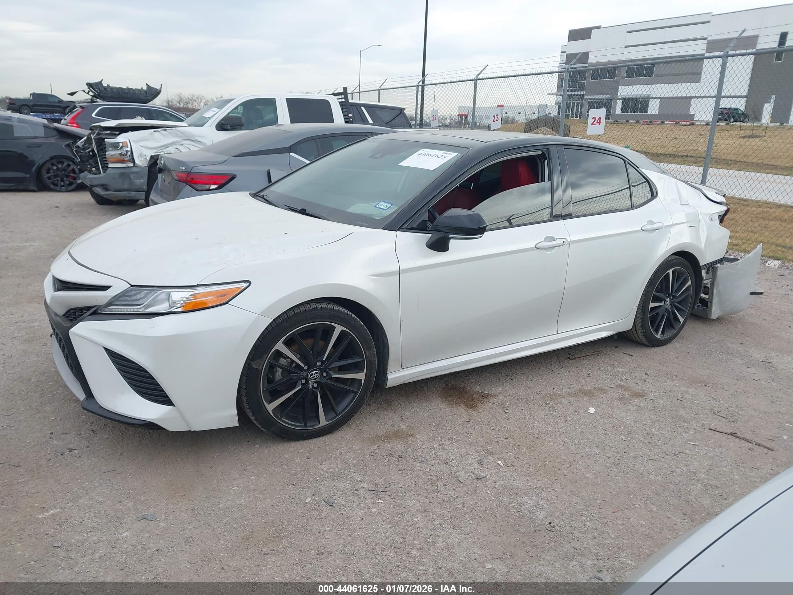 TOYOTA CAMRY image 2