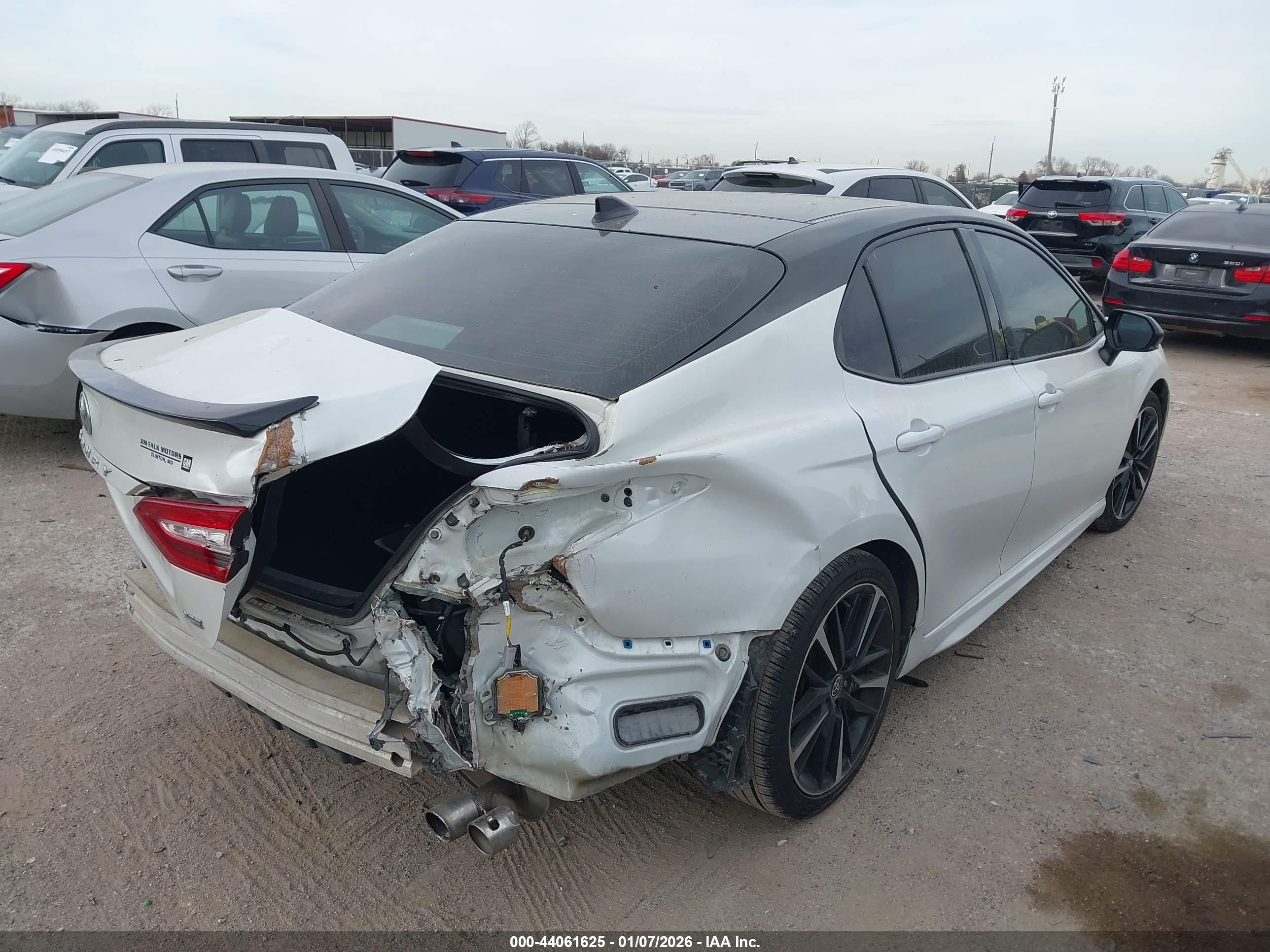 TOYOTA CAMRY image 4