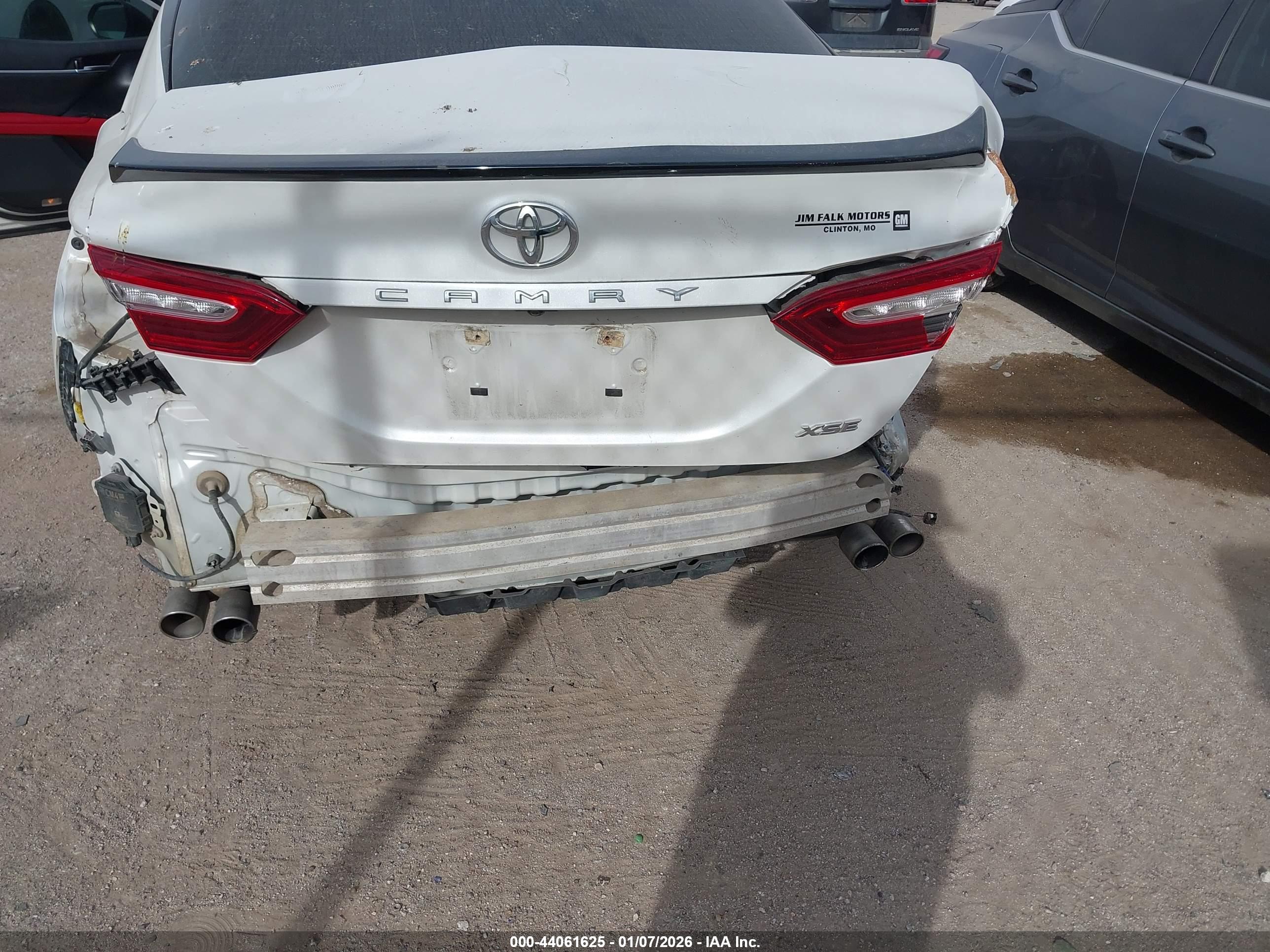 TOYOTA CAMRY image 6